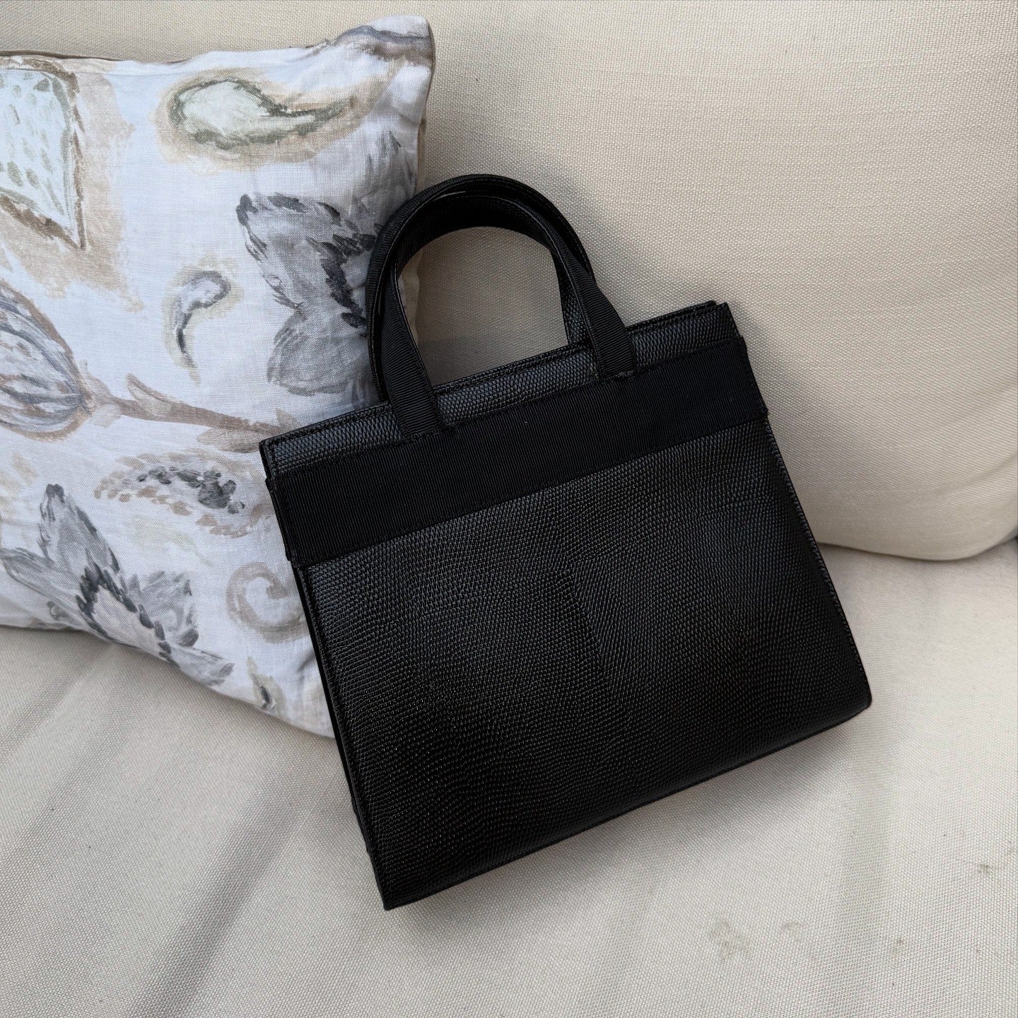 Salvatore Ferragamo Vara Lizard Embossed Black Leather Handbag