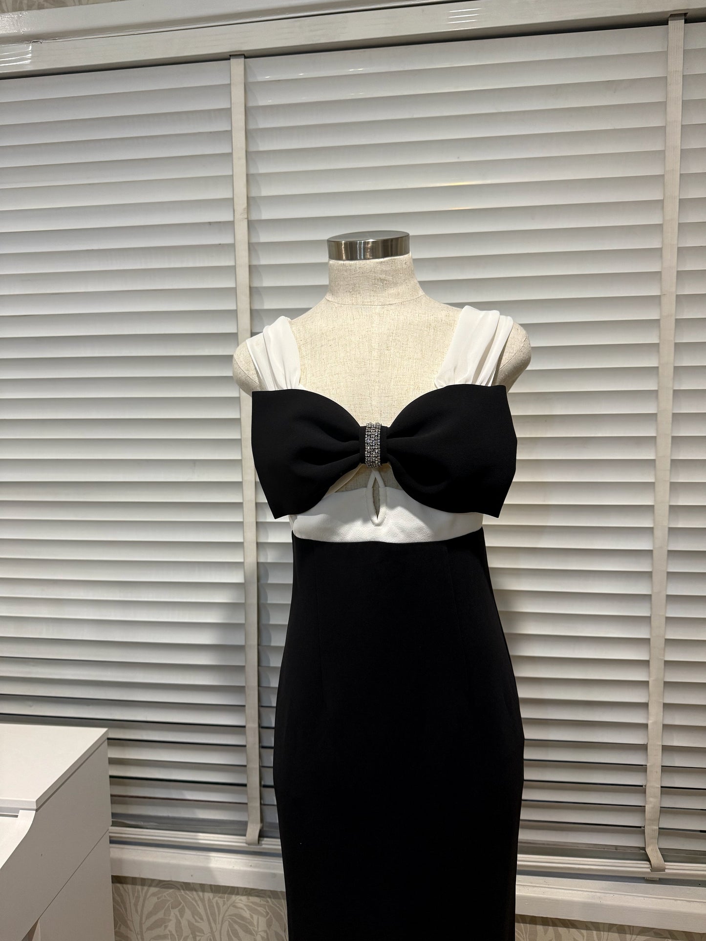 SELF PORTRAIT CREPE CRYSTAL BOW MIDI DRESS BLACK/WHITE