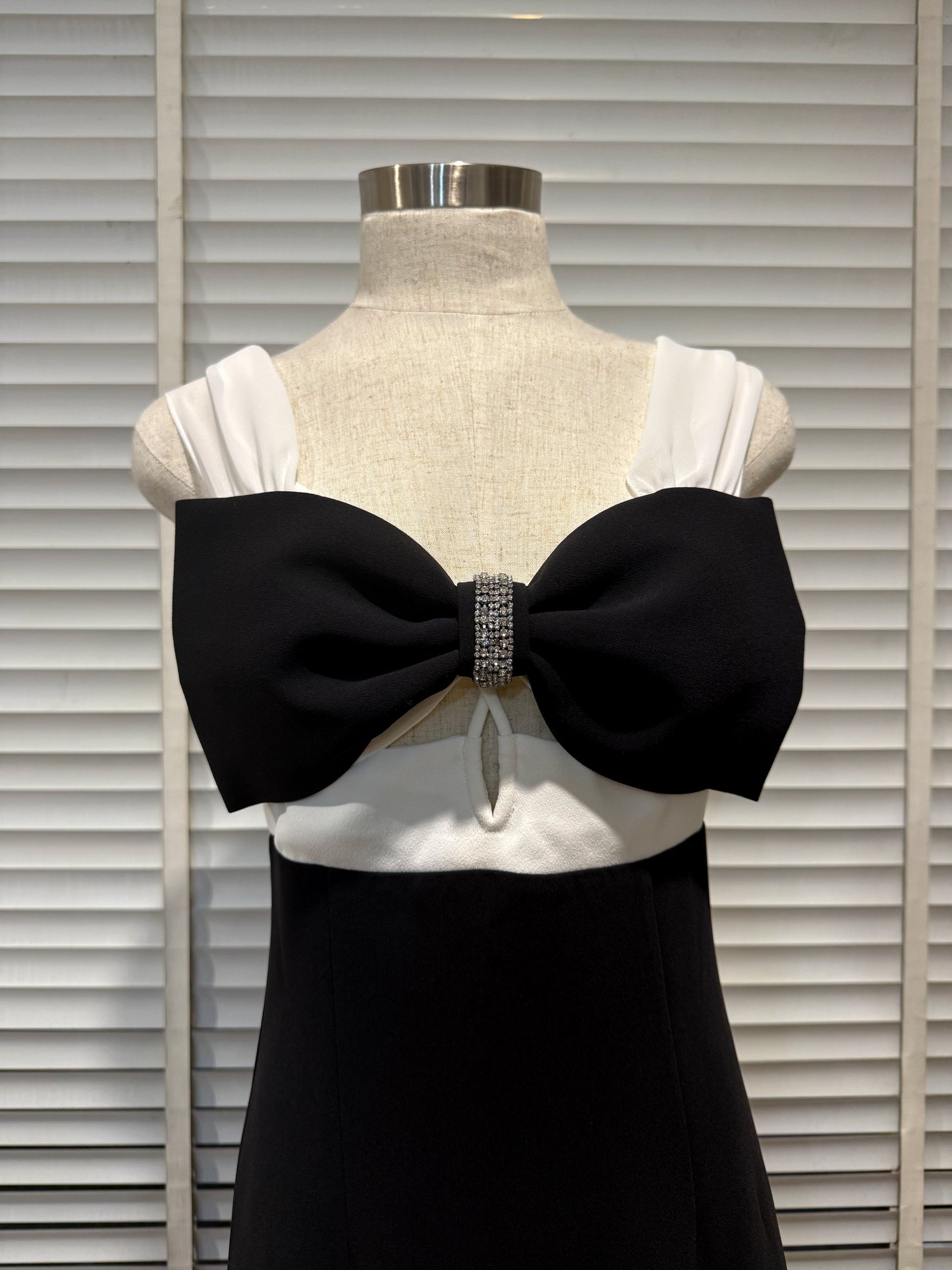 SELF PORTRAIT CREPE CRYSTAL BOW MIDI DRESS BLACK/WHITE