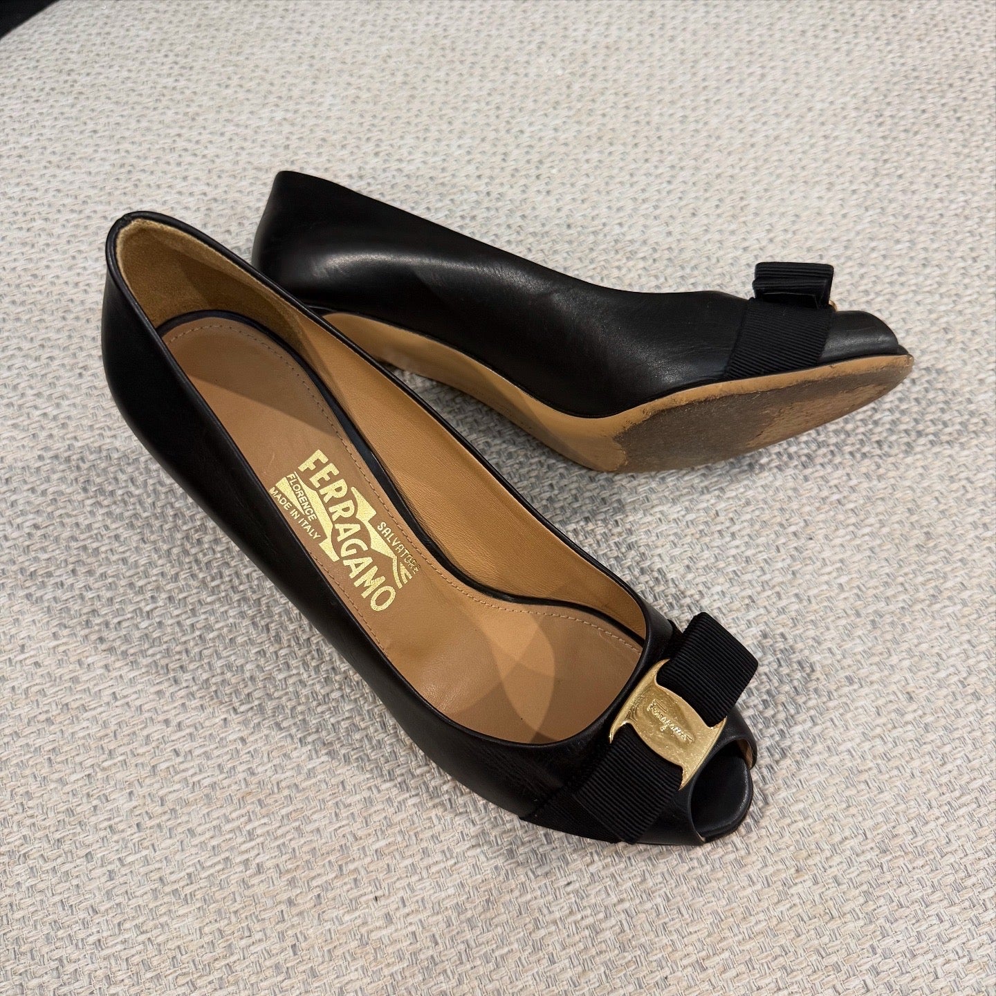 Salvatore Ferragamo Vara Black Leather Heels 9cm