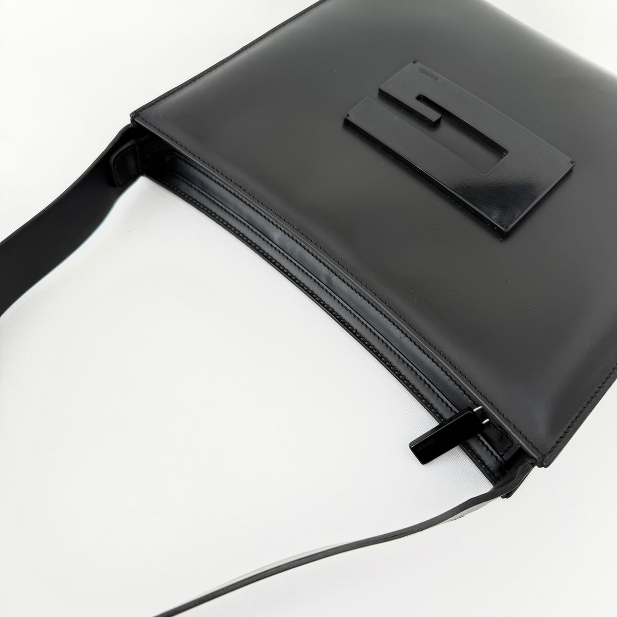 Gucci Tom Ford Black Leather G Logo Shoulder Bag