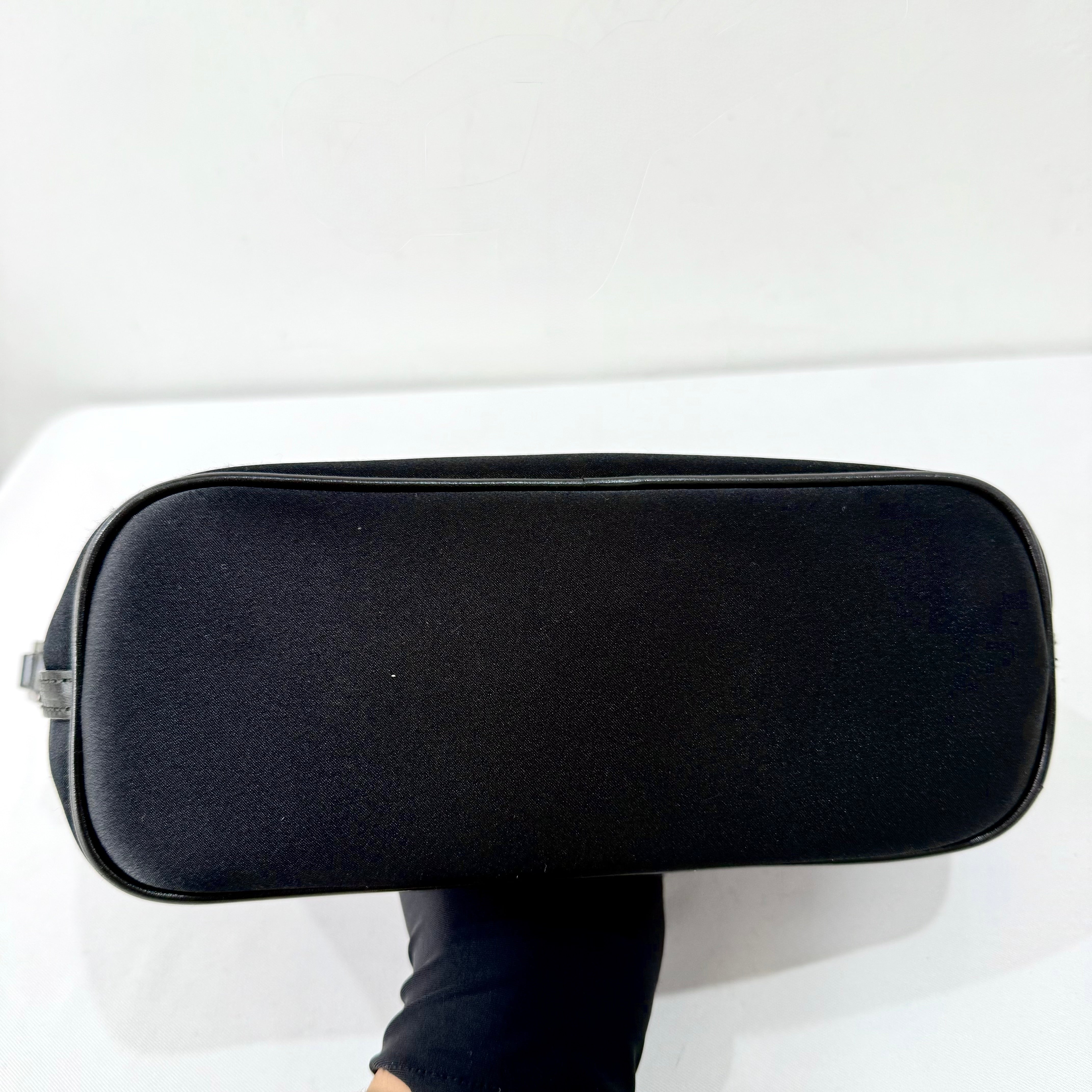 Gucci Boat Pochette in Black