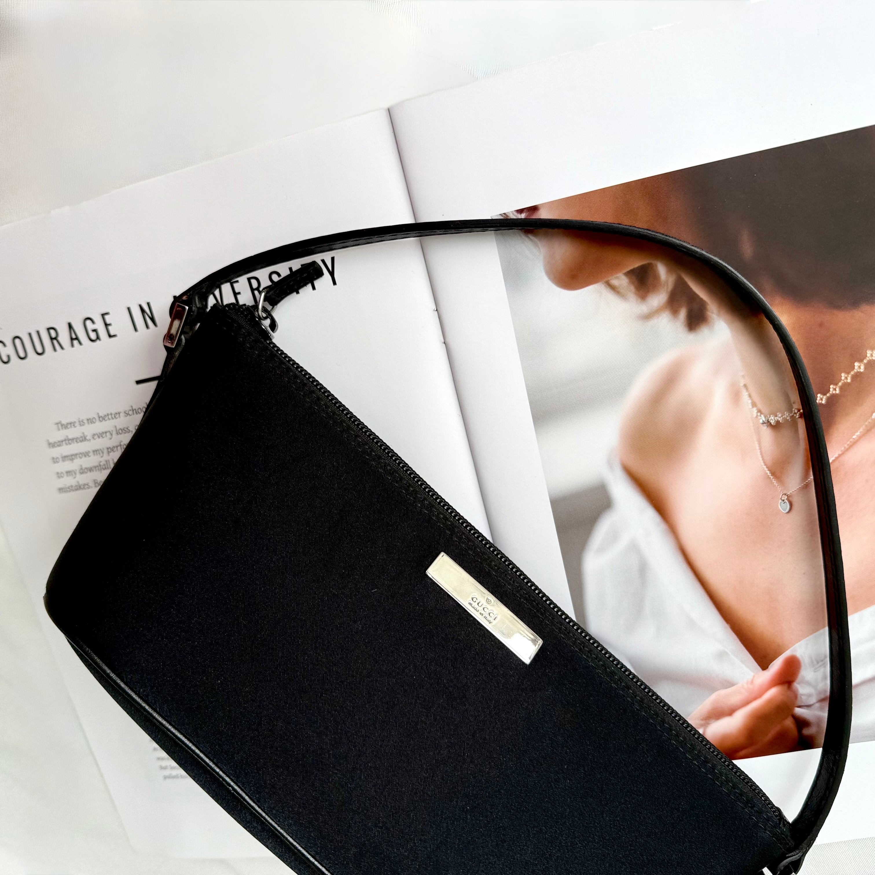 Gucci Boat Pochette in Black