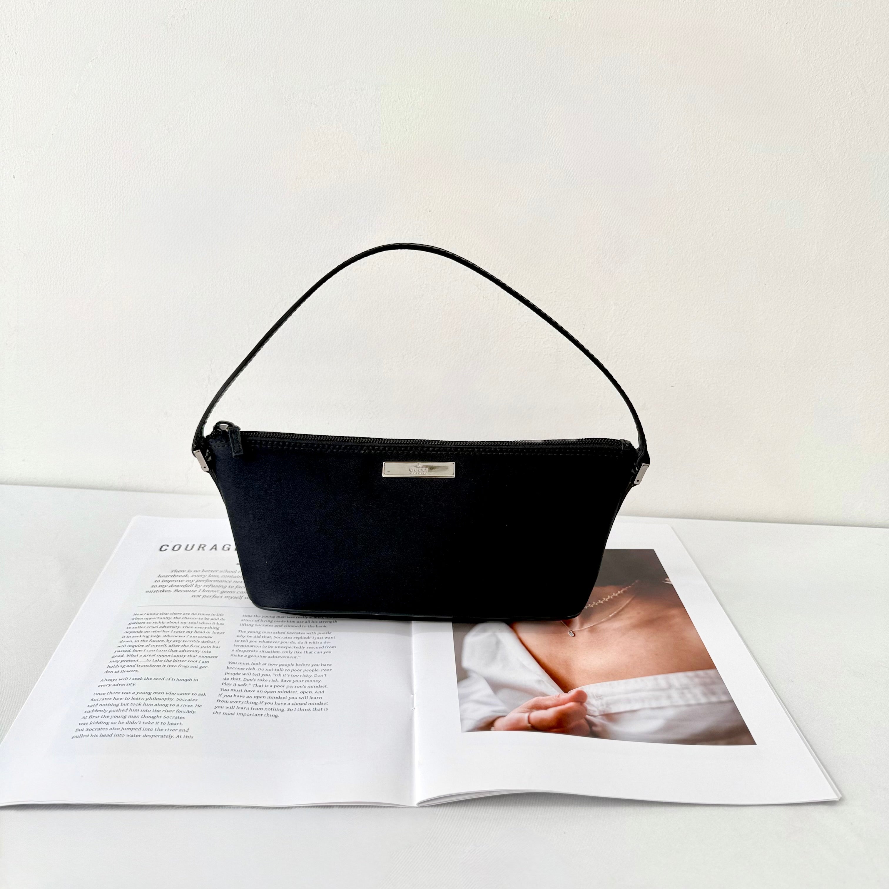 Gucci Boat Pochette in Black