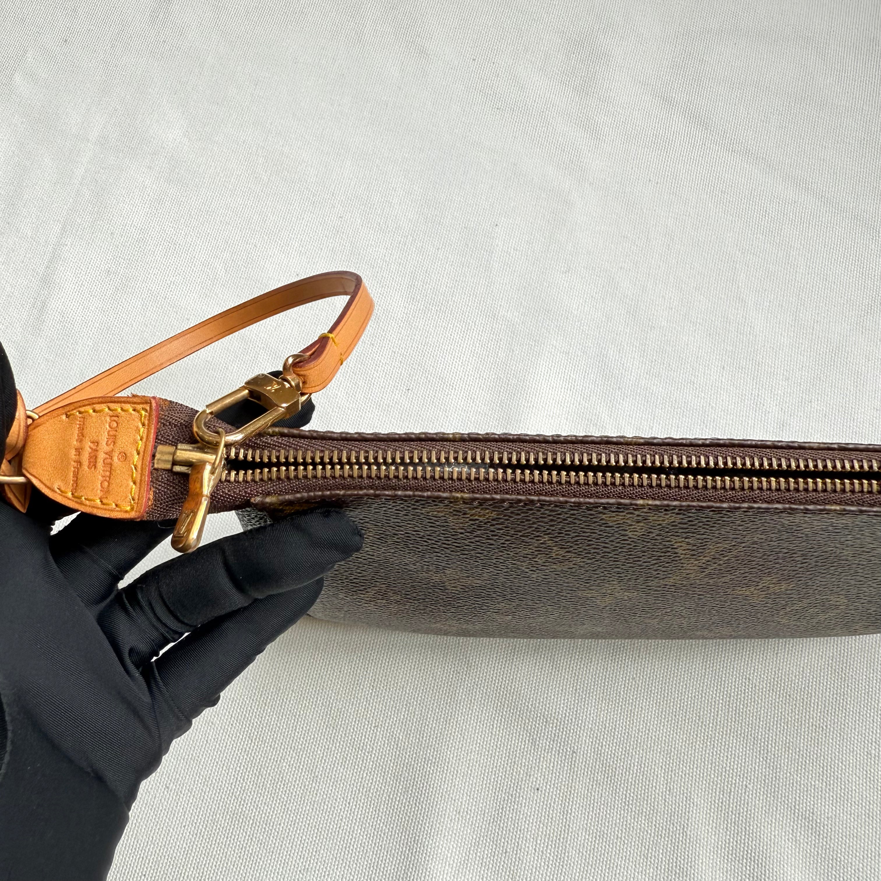 Louis Vuitton Pochette Accessoires Monogram