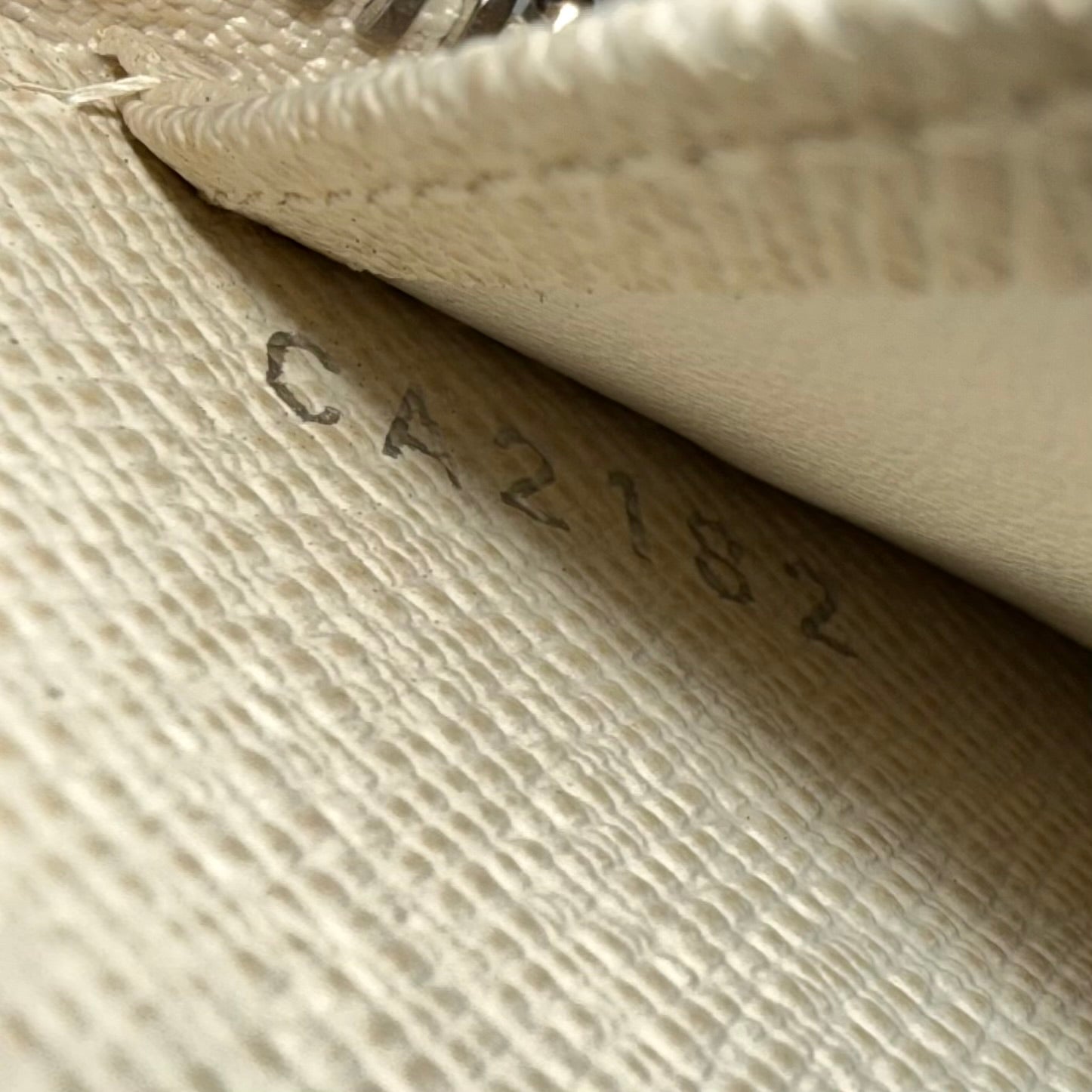 Louis Vuitton White Epi Zippy Wallet Leather