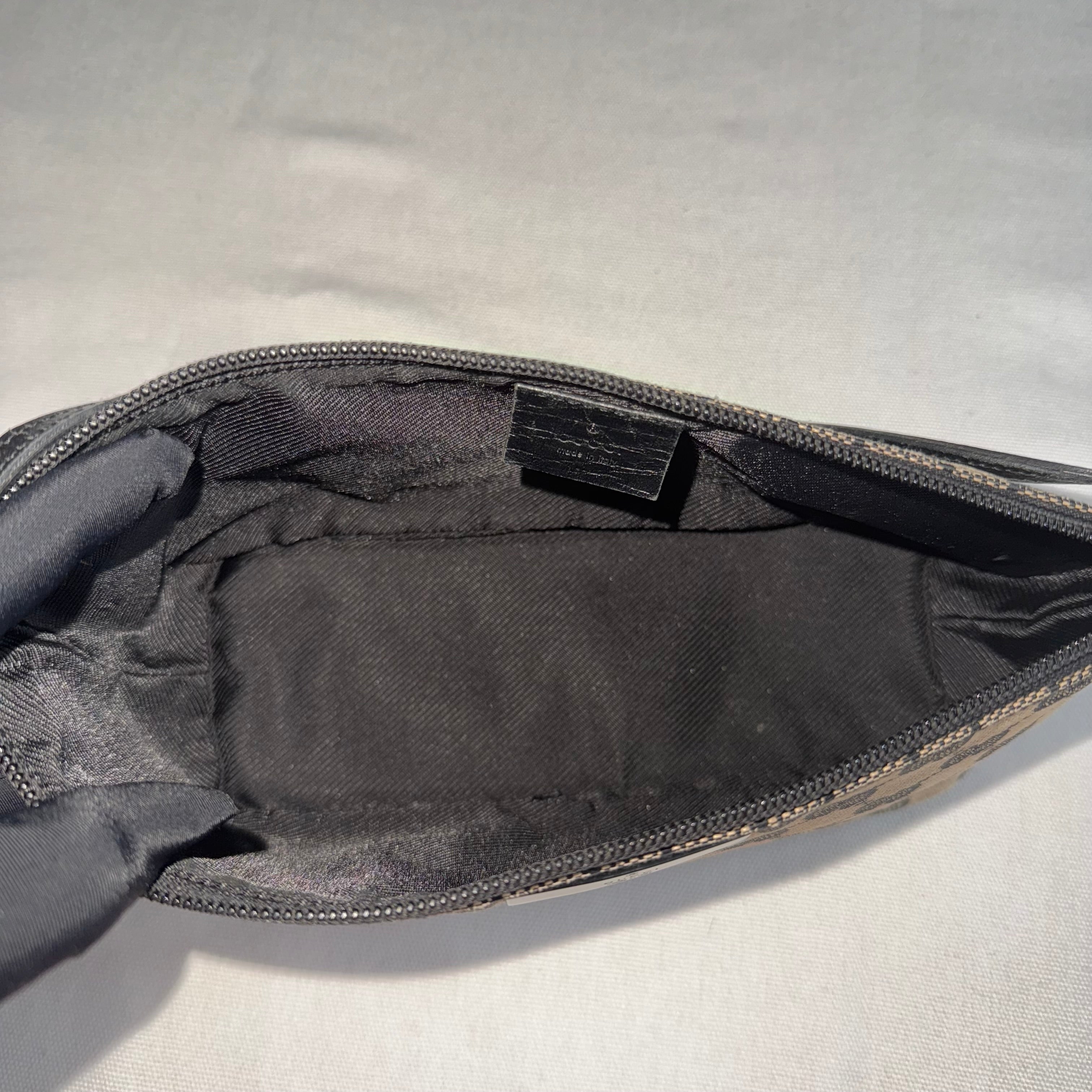 (Reserved) Gucci Vintage GG Canvas Boat Baguette Bag Black