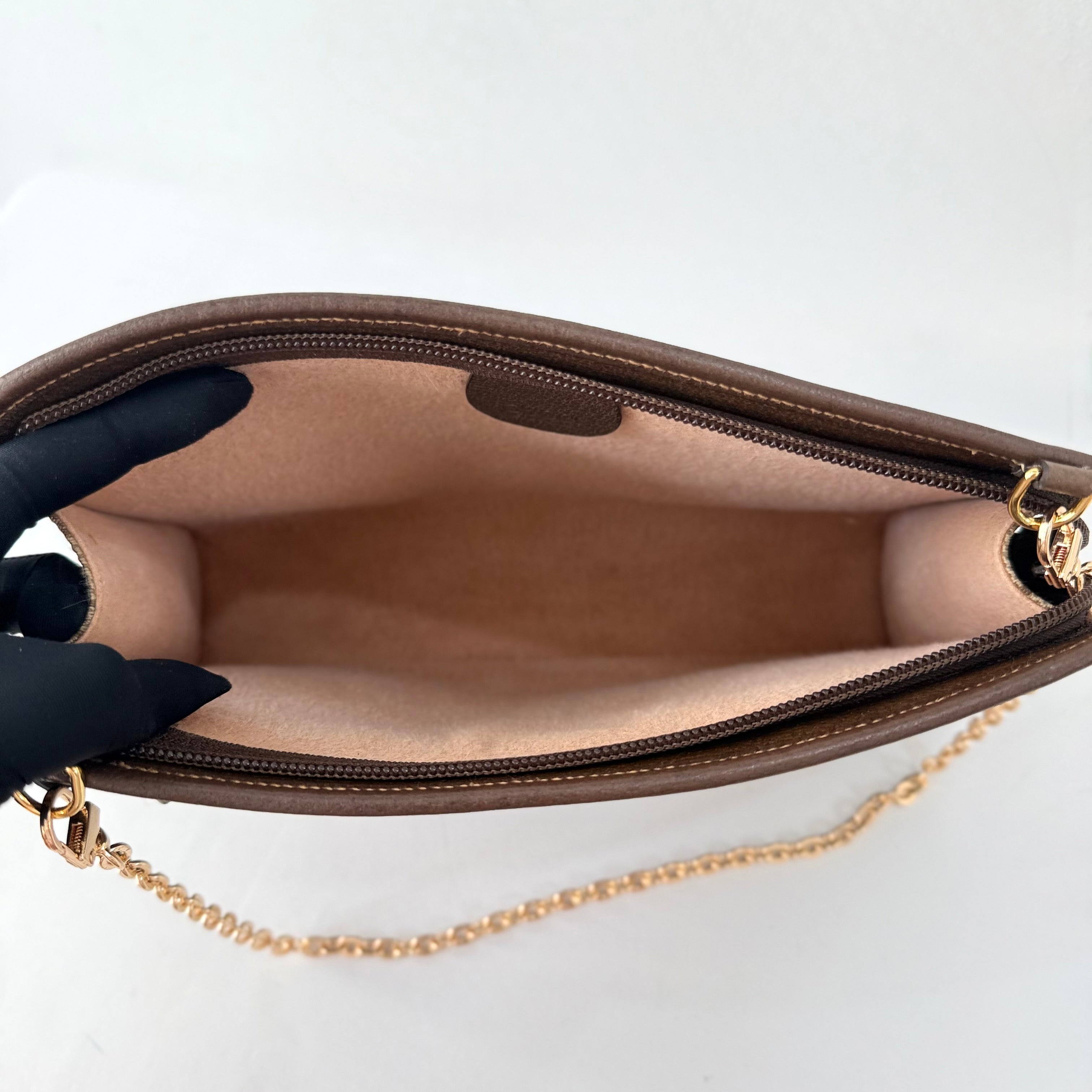 GUCCI GG Supreme Pochette Bag