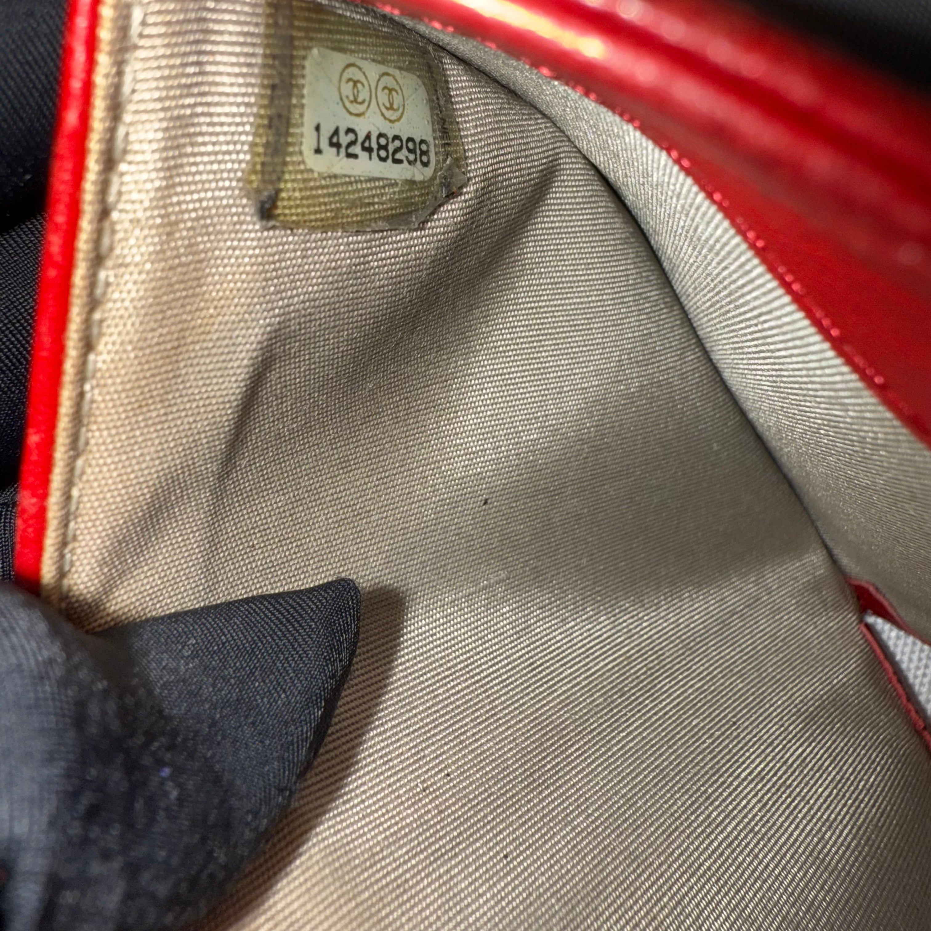 Chanel Pink Wallet CC logo