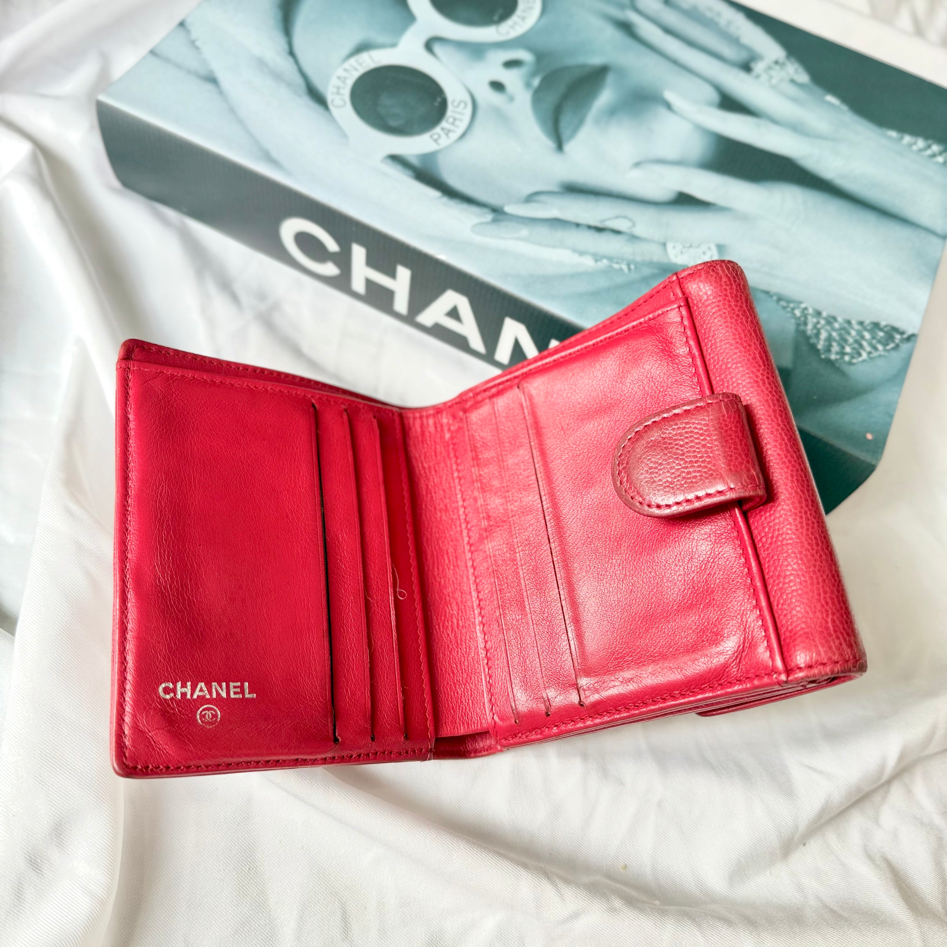 Chanel Pink Wallet CC logo