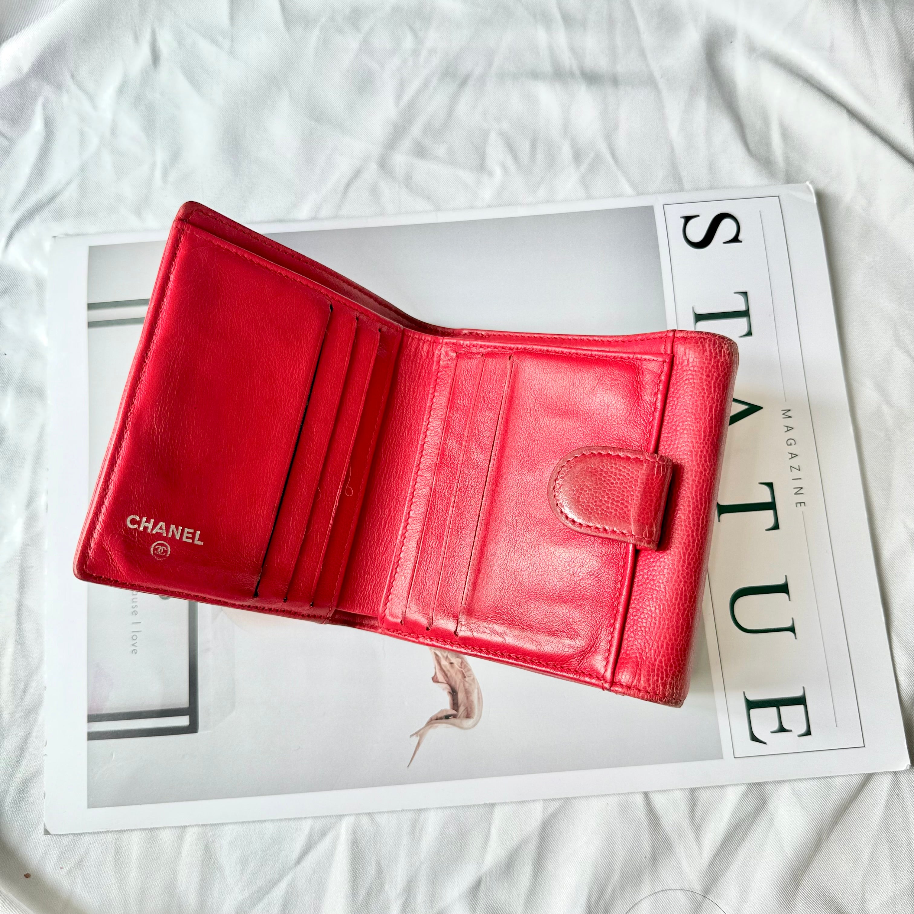 Chanel Pink Wallet CC logo