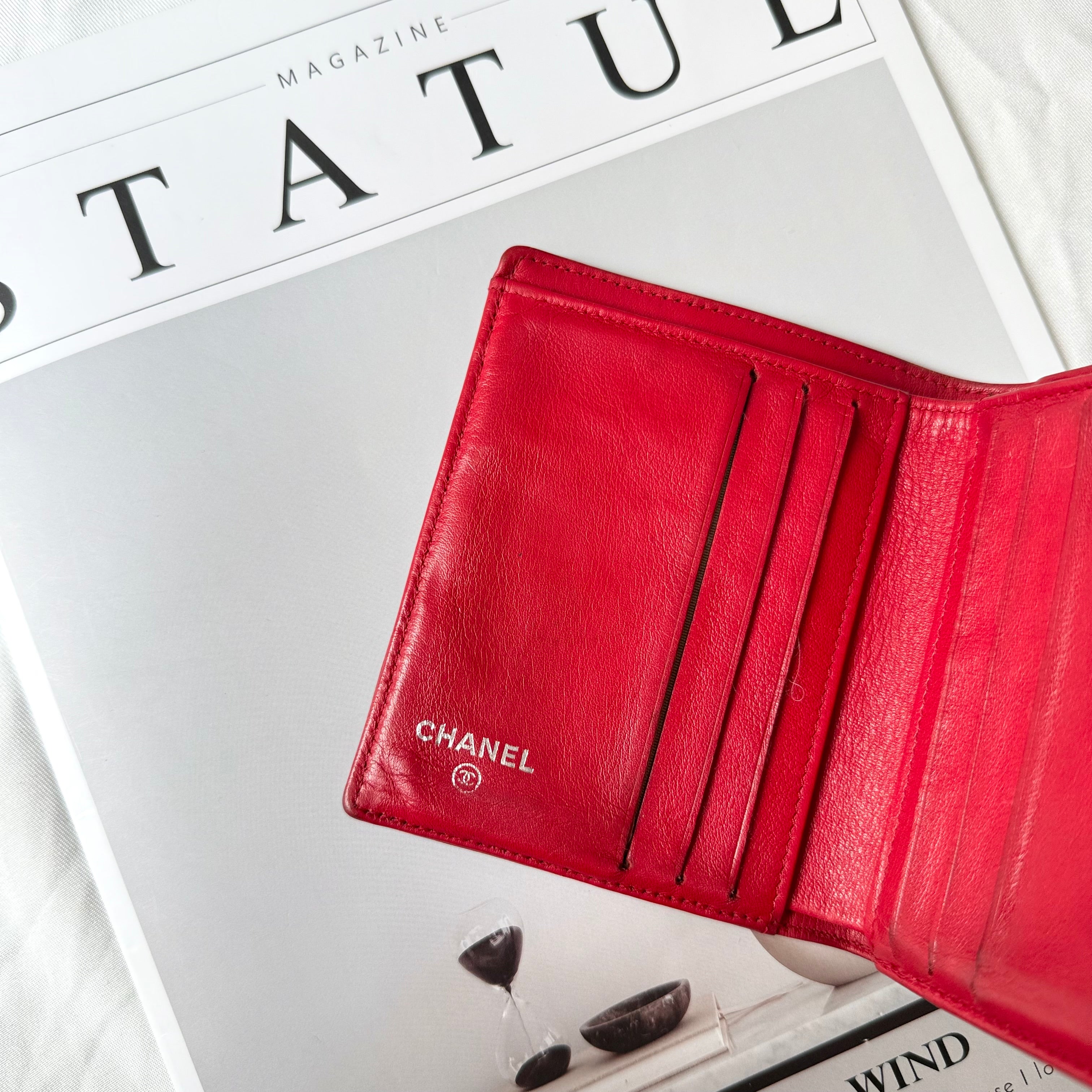 Chanel Pink Wallet CC logo