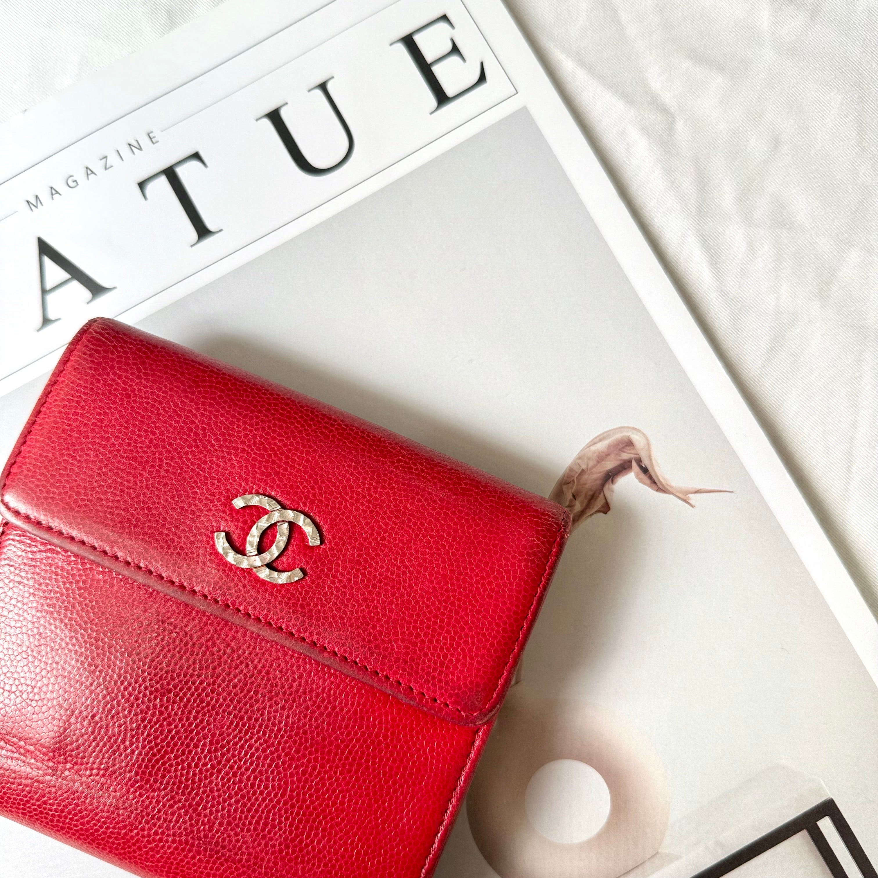Chanel Pink Wallet CC logo