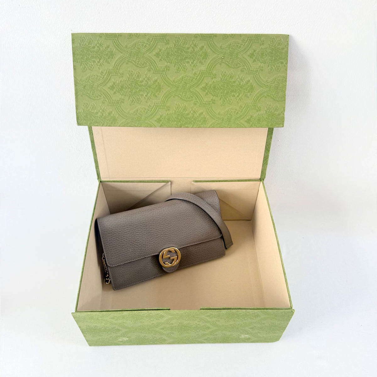 Gucci Interlocking G Wallet on Chain