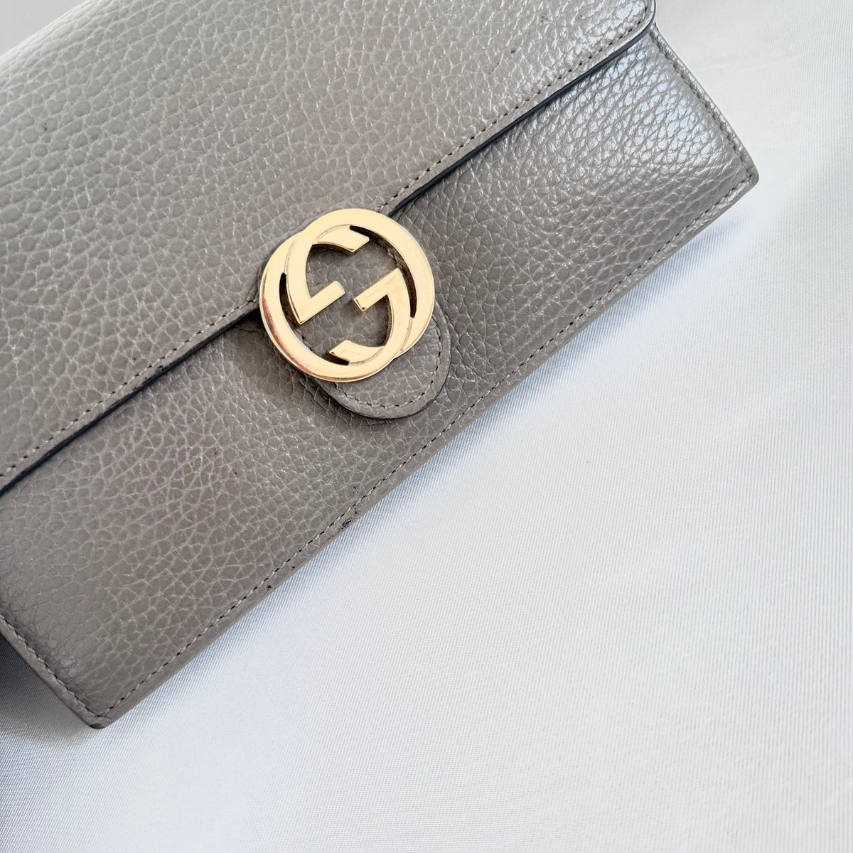 Gucci Interlocking G Wallet on Chain