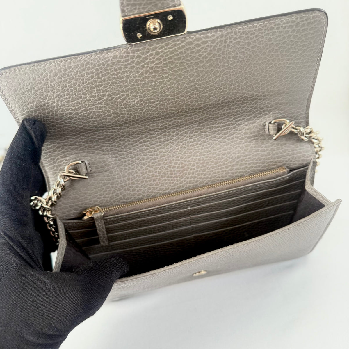Gucci Interlocking G Wallet on Chain