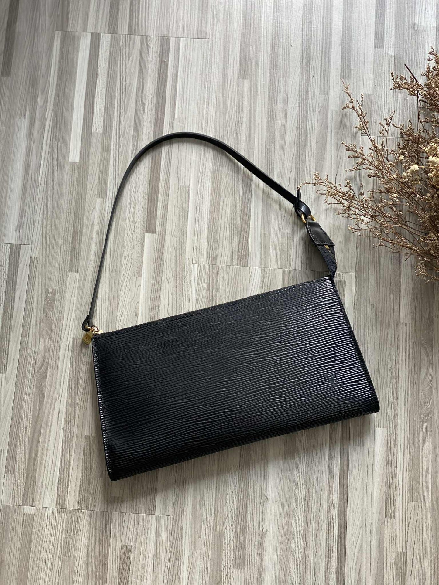 Louis Vuitton Pochette Bag In Black Epi Leather