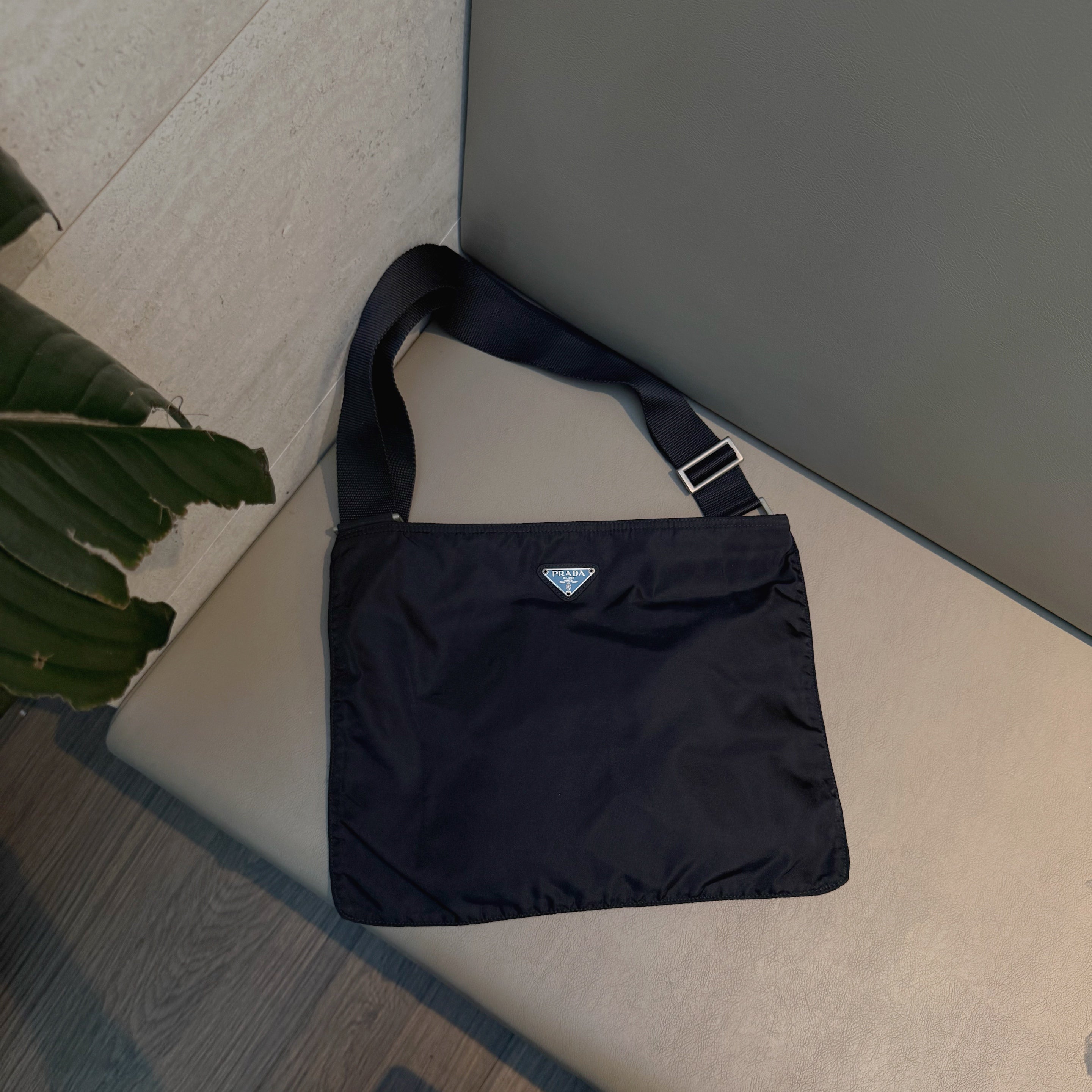 PRADA BLACK NYLON TESSUTO MESSENGER BAG