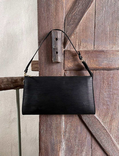 Louis Vuitton Pochette Bag In Black Epi Leather