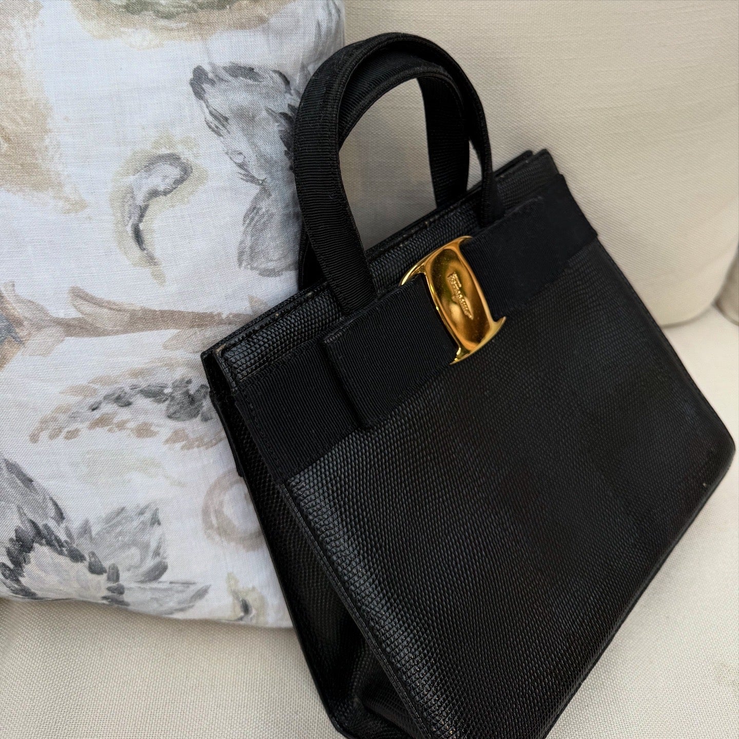 Salvatore Ferragamo Vara Lizard Embossed Black Leather Handbag
