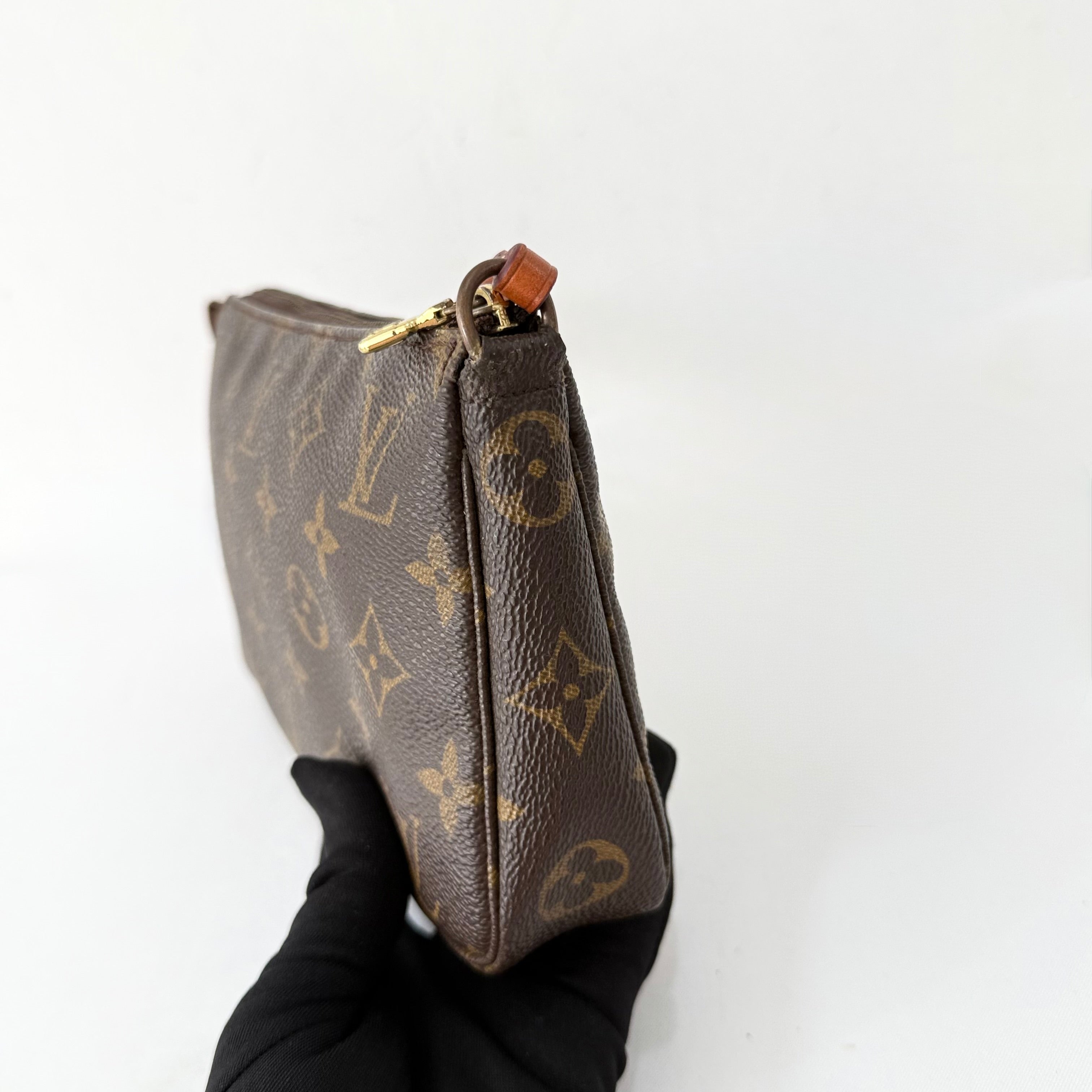 Louis Vuitton Pochette Accessoires Monogram 