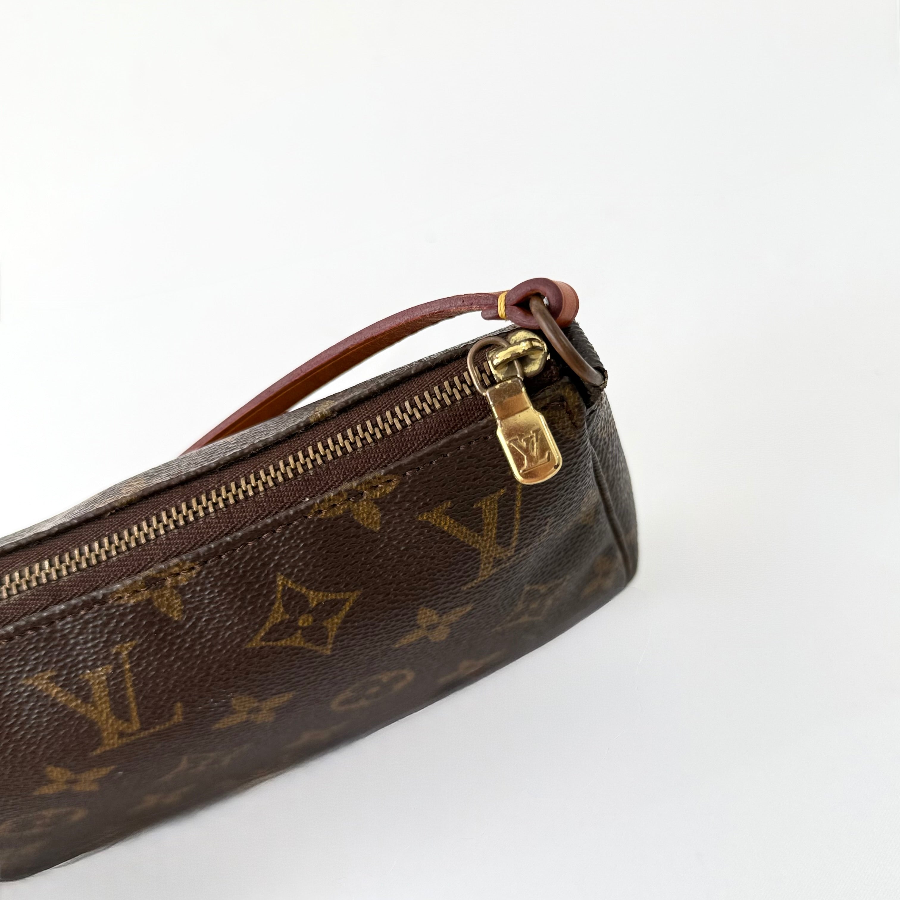 Louis Vuitton Pochette Accessoires Monogram 