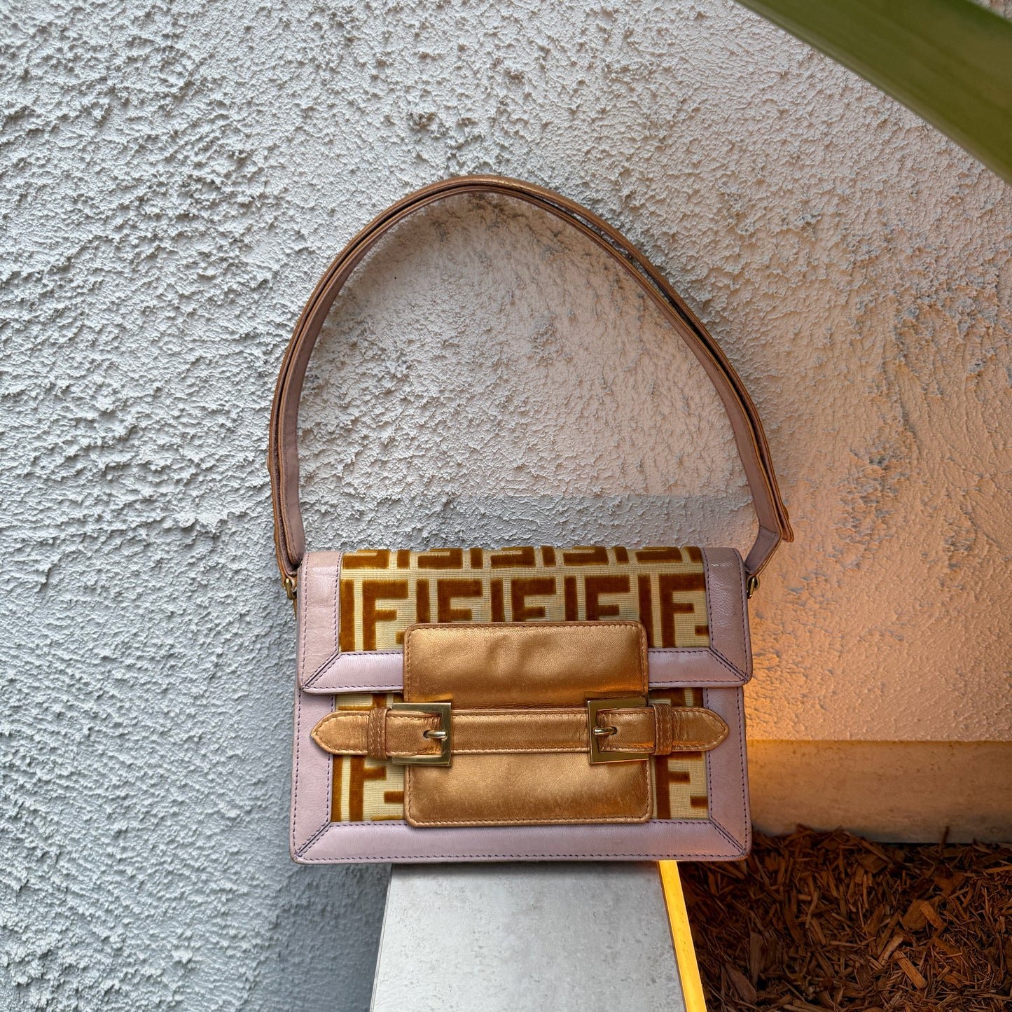 FENDI Vintage Shoulder Bag in gold/lilac leather