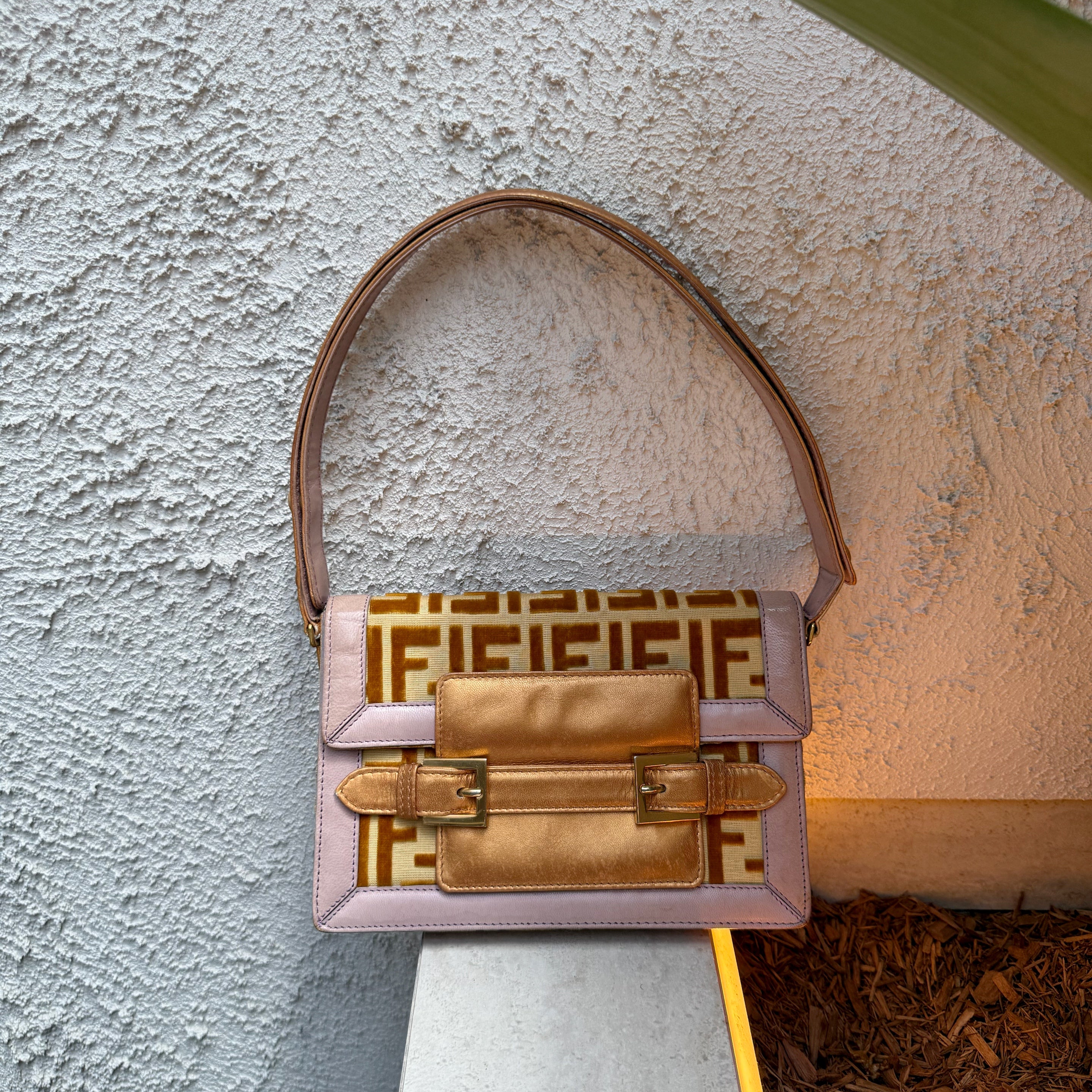 FENDI Vintage Shoulder Bag in gold/lilac leather