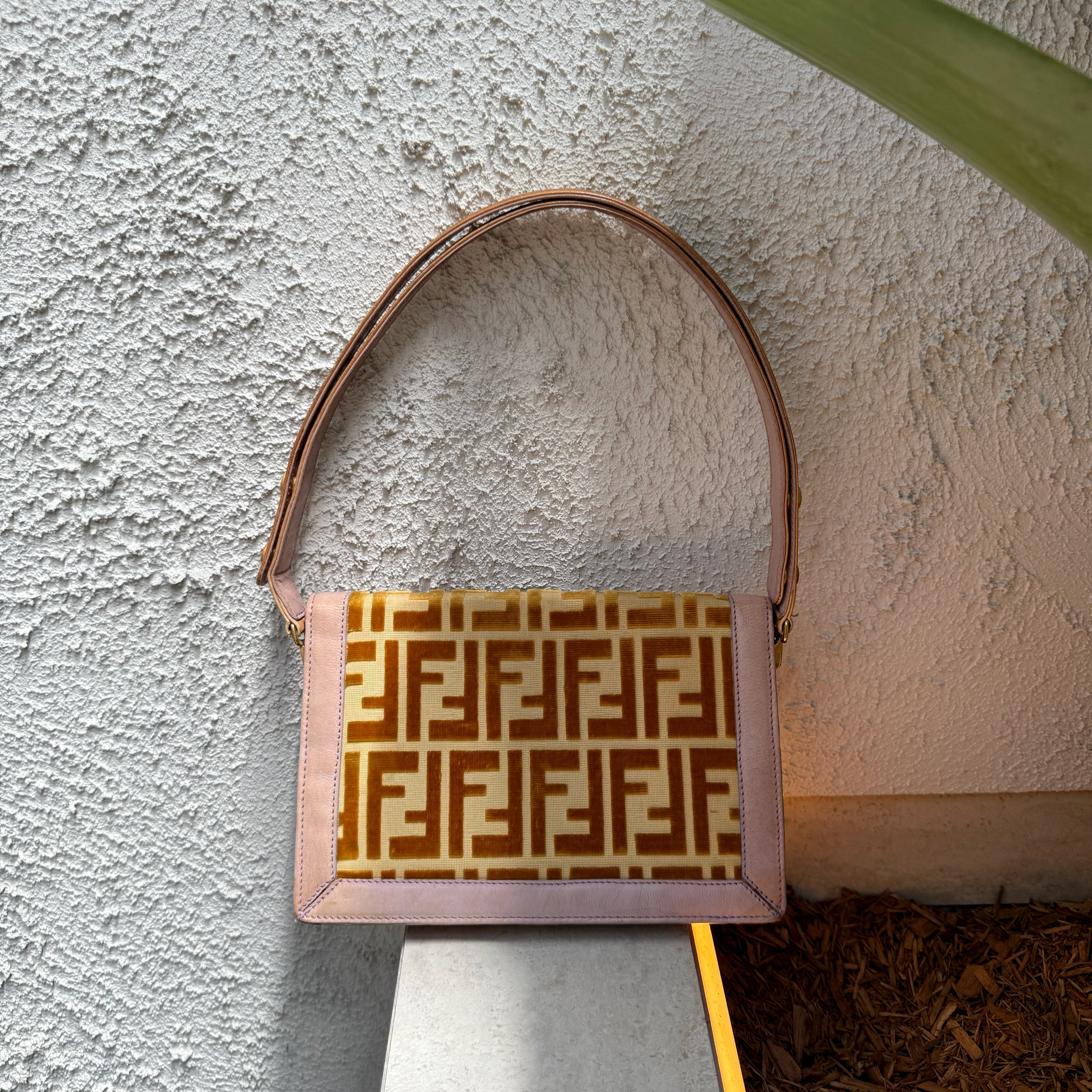 FENDI Vintage Shoulder Bag in gold/lilac leather