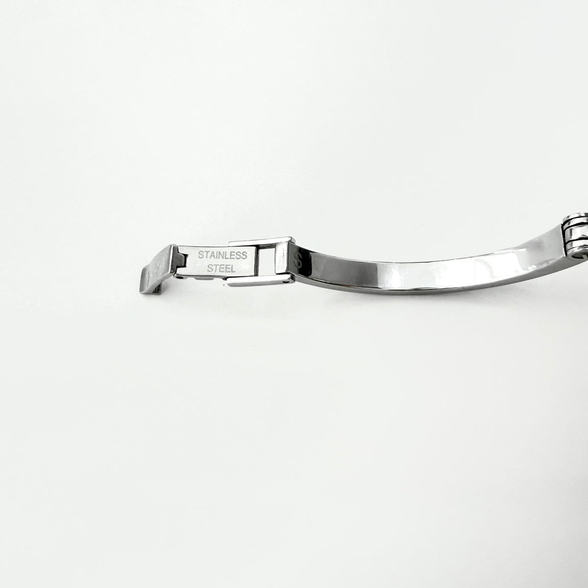 Gucci Silver 105 Monogram Pattern White Dial Quartz