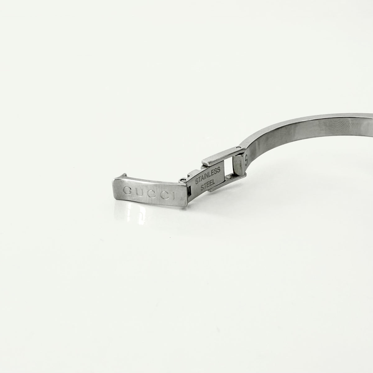 Gucci Silver 105 Monogram Pattern White Dial Quartz