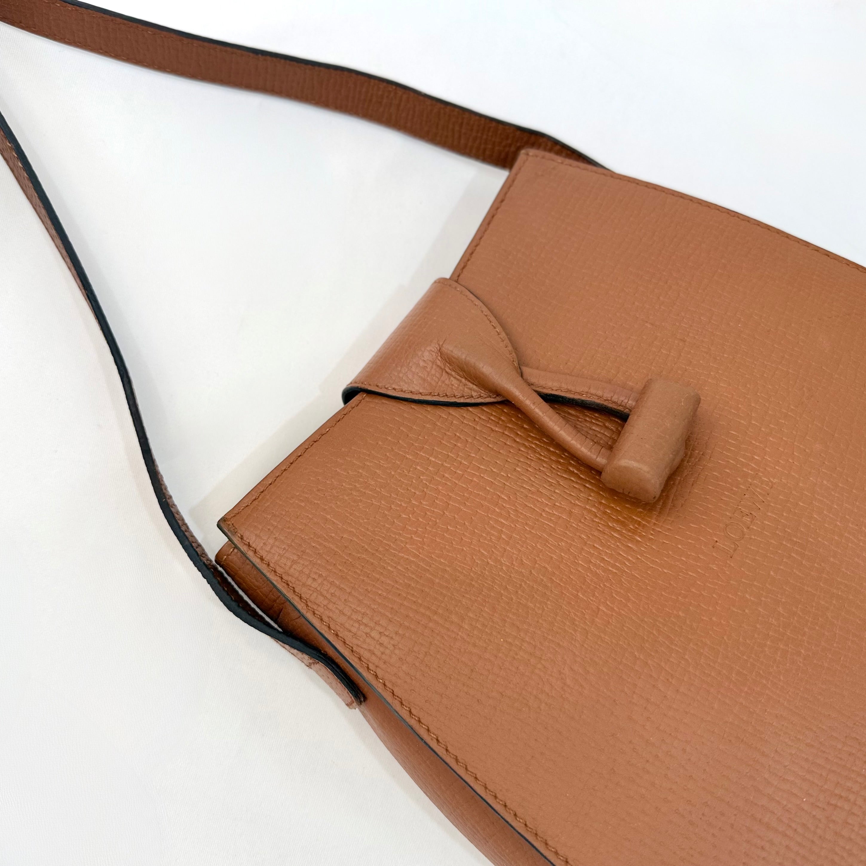 Loewe Textured Leather Toe Bag - Brown