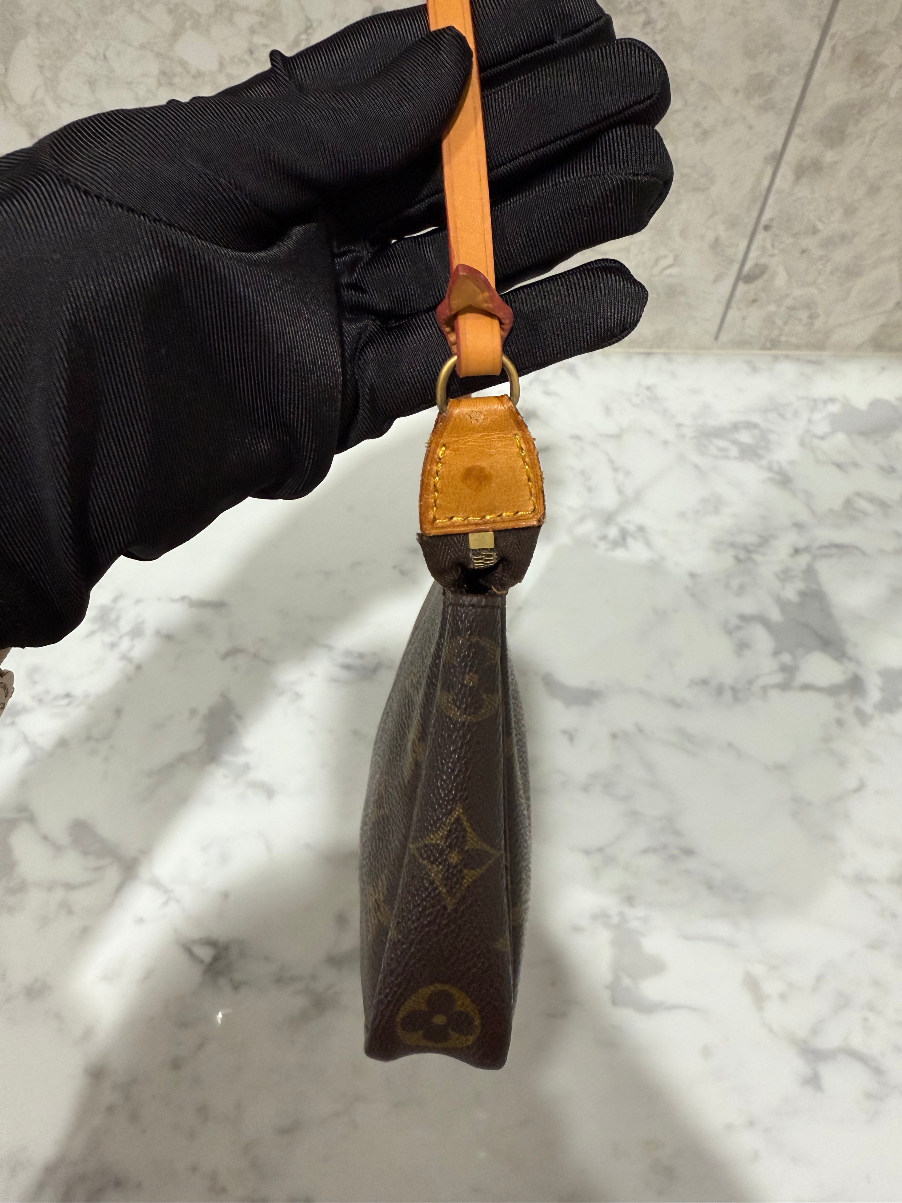 Louis Vuitton Pochette Accessories Monogram