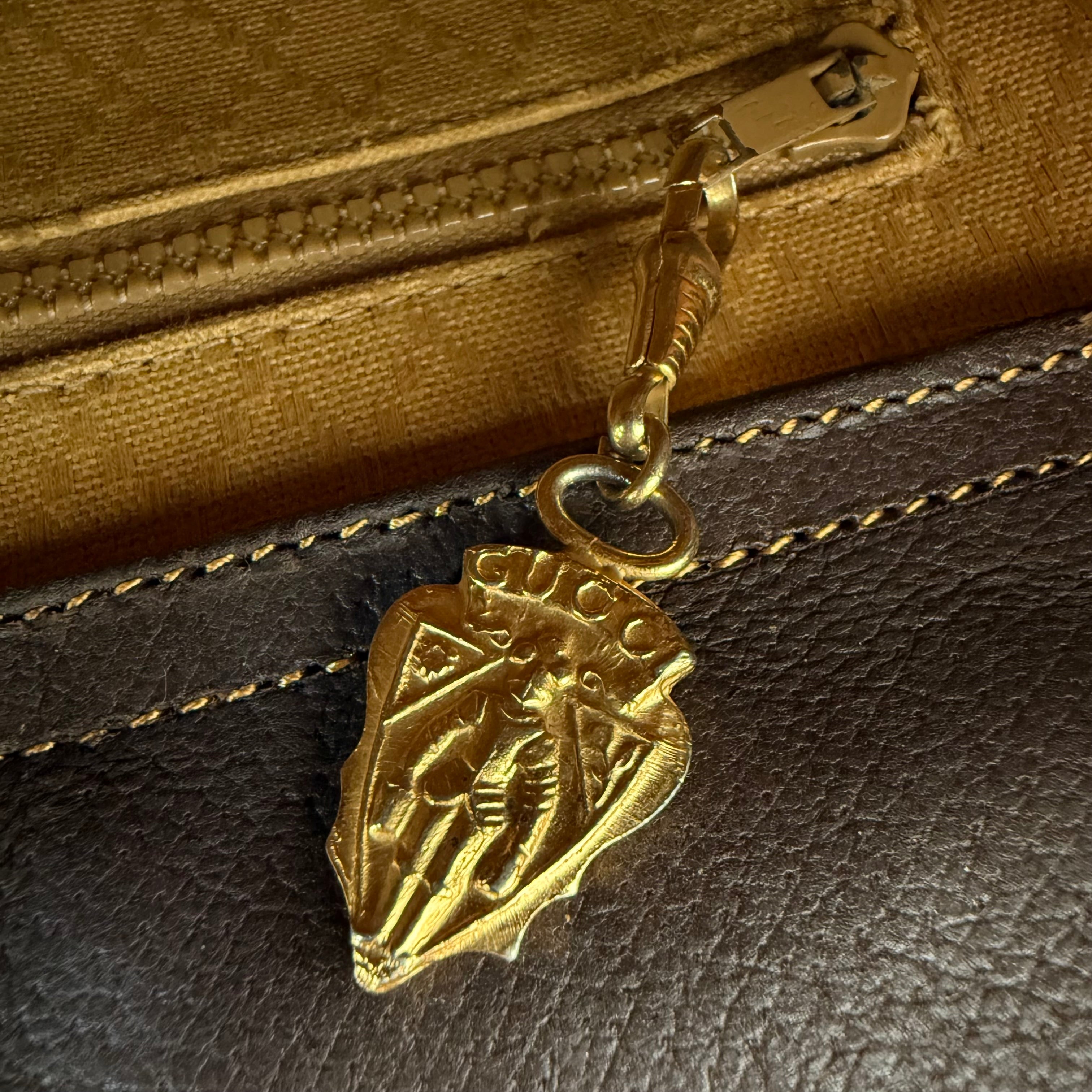 Gucci GG Supreme Web Sherry Line Shoulder Bag