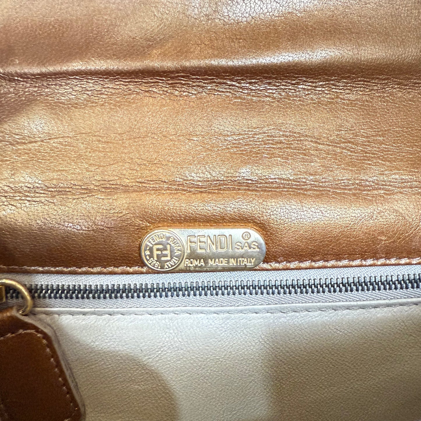 FENDI Vintage Shoulder Bag in gold/lilac leather