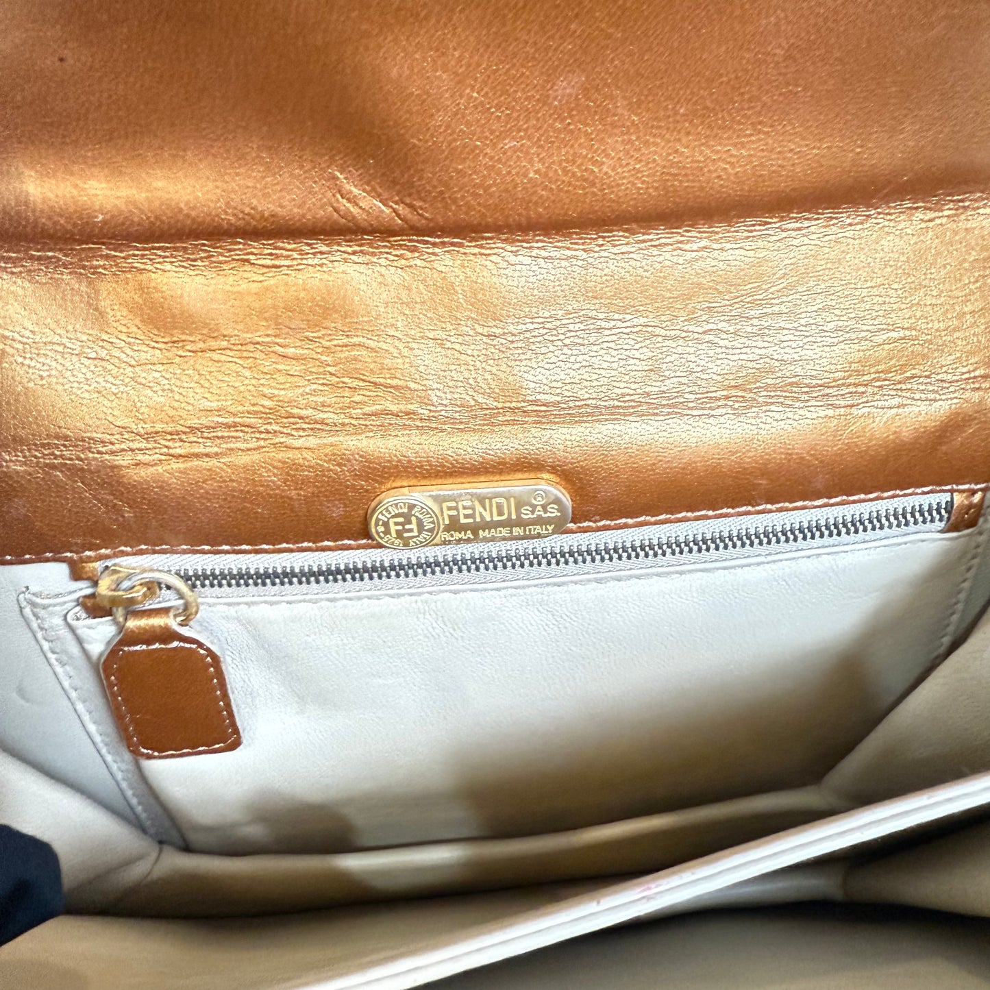 FENDI Vintage Shoulder Bag in gold/lilac leather