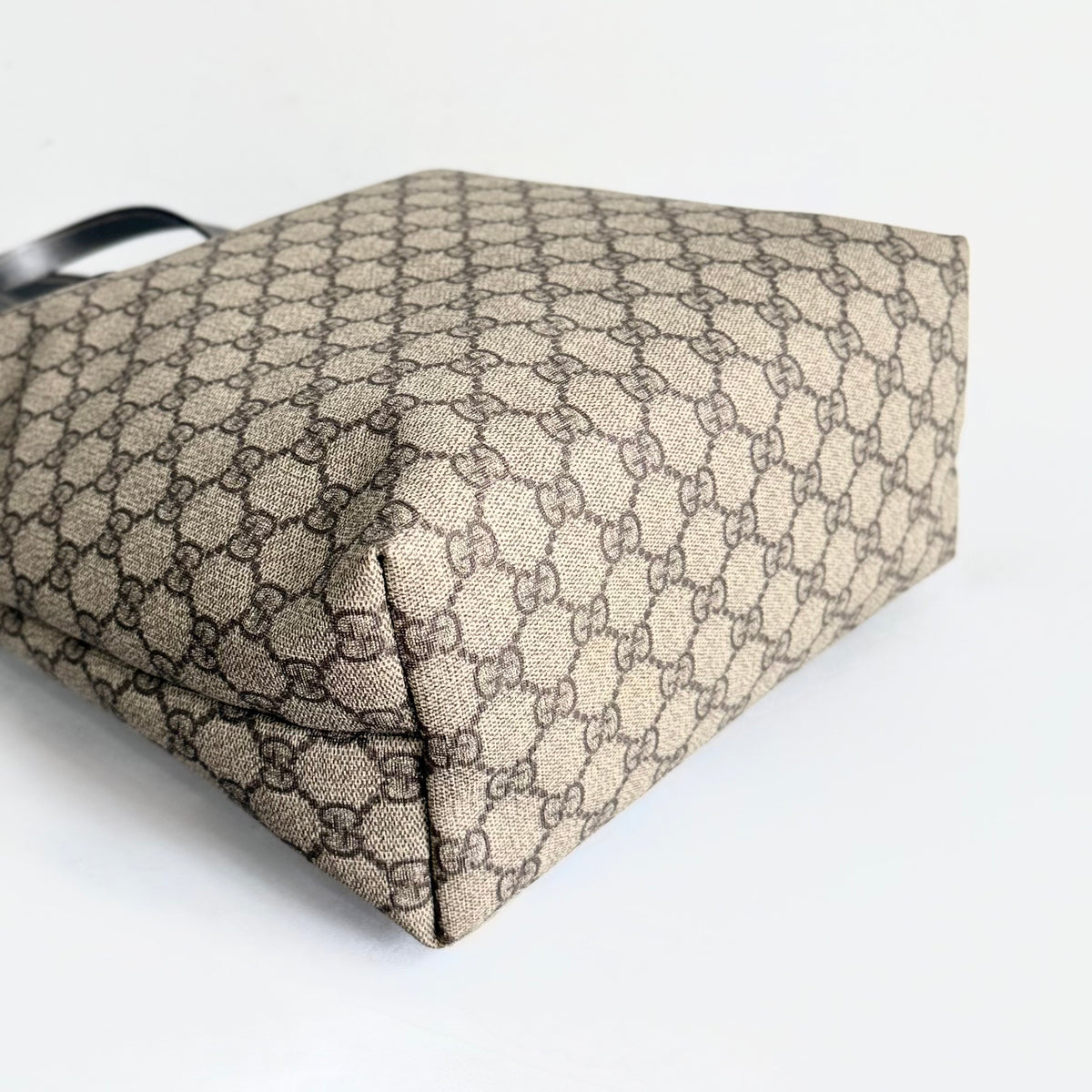 GUCCI GG Supreme Tote Bag 