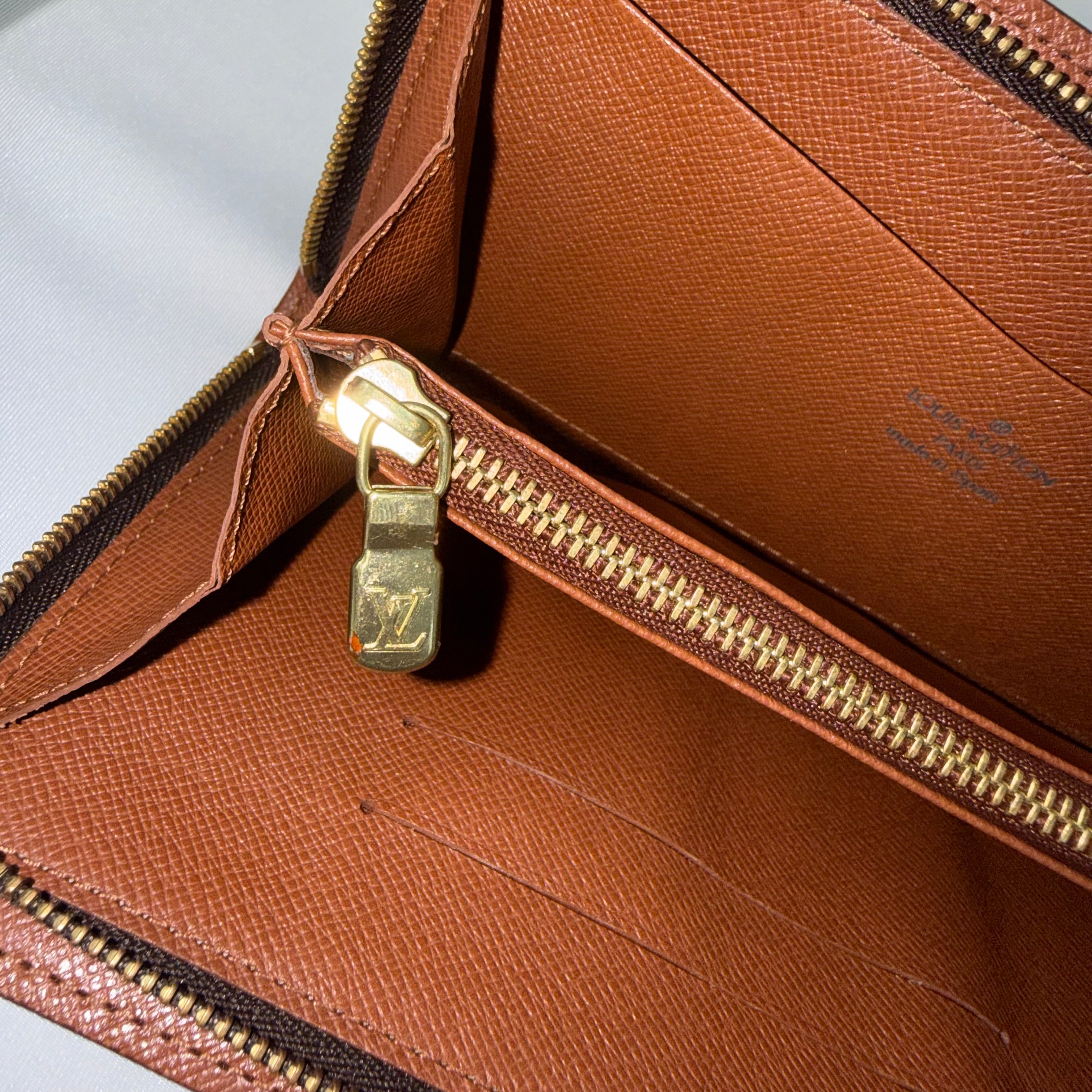 (RESERVED) Louis Vuitton Zippy Organiser Monogram