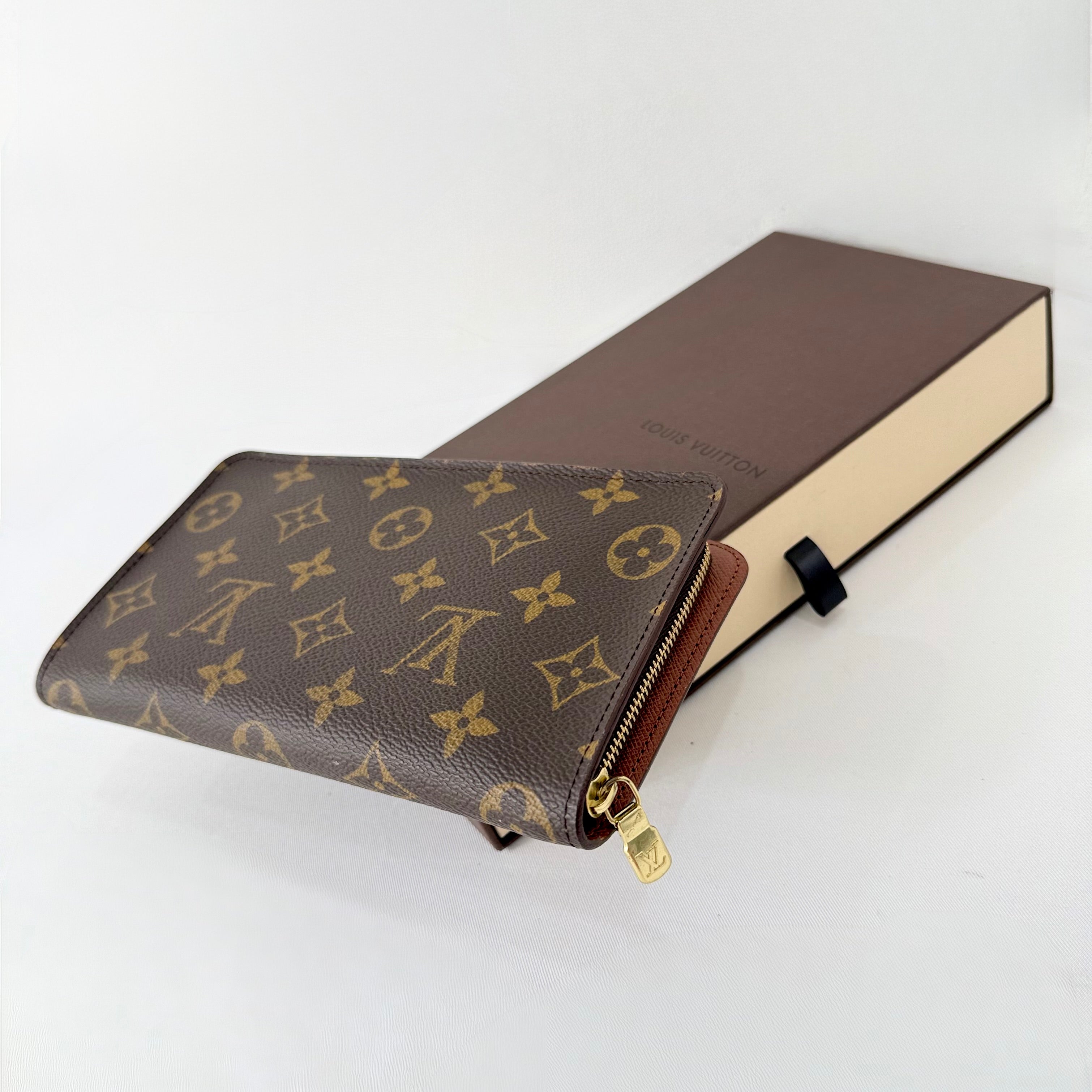 (RESERVED) Louis Vuitton Zippy Organiser Monogram