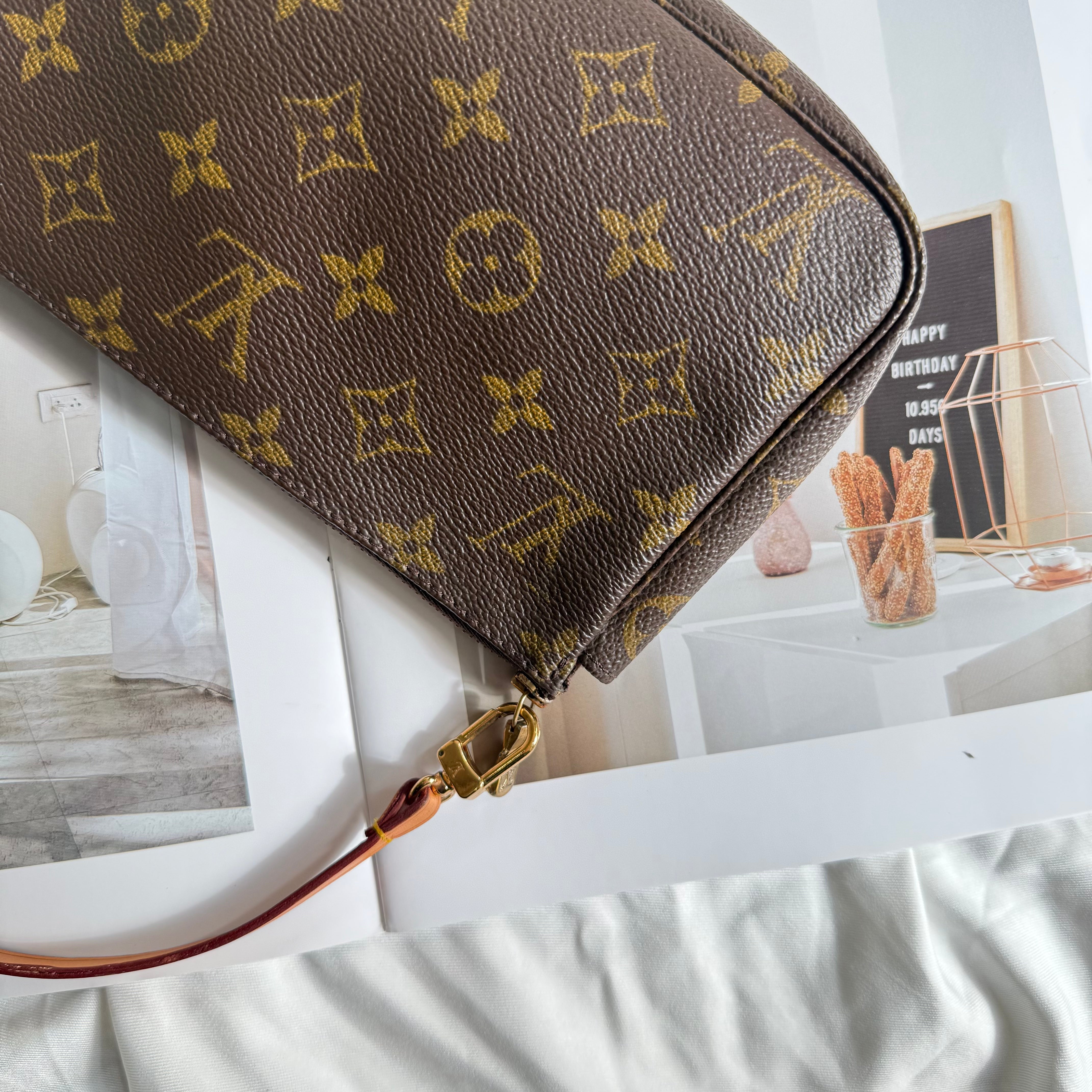 Louis Vuitton Pochette Accessoires Monogram