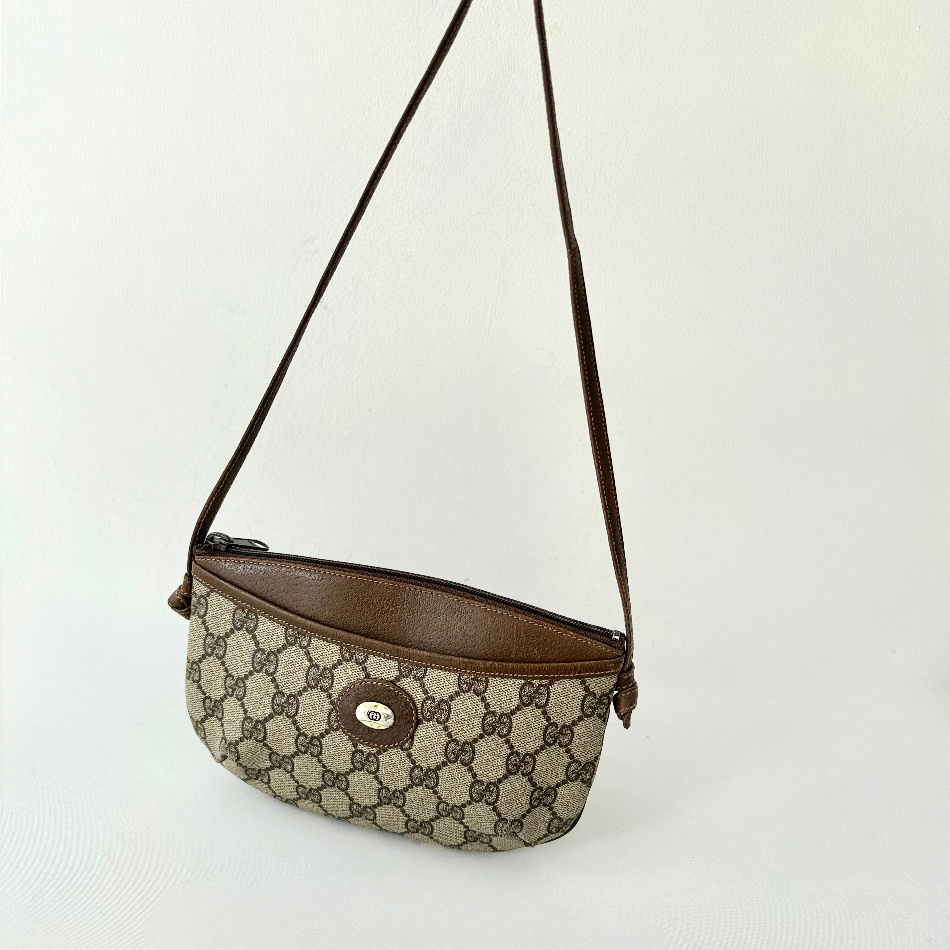 GUCCI GG Supreme Crossbody 