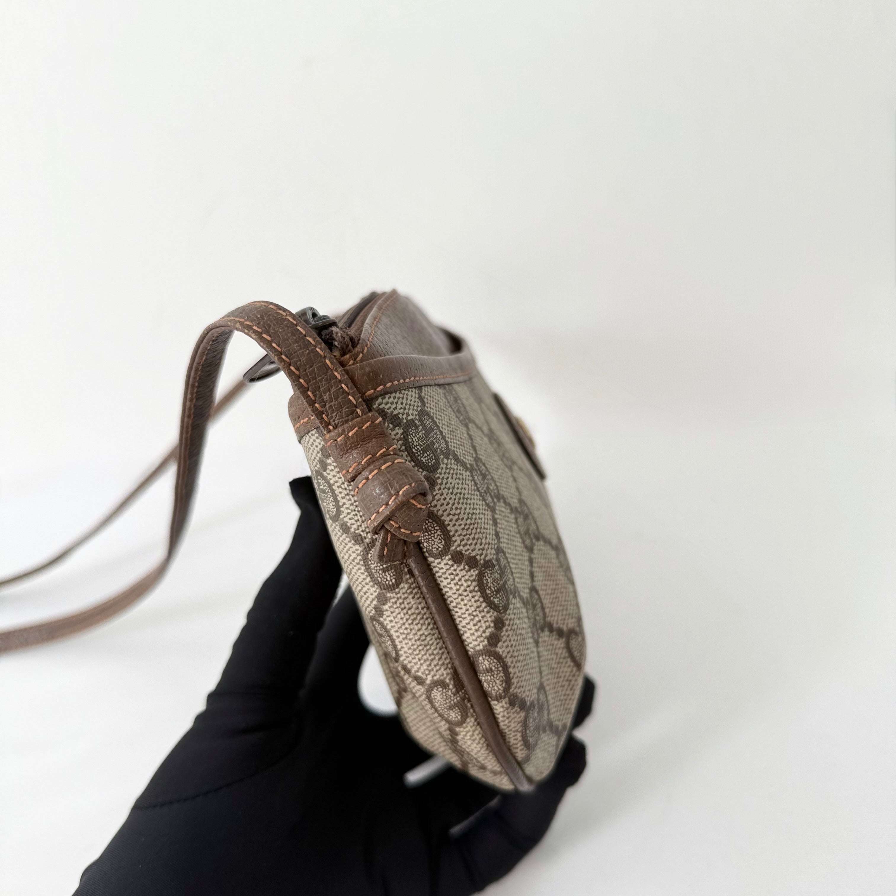 GUCCI GG Supreme Crossbody 
