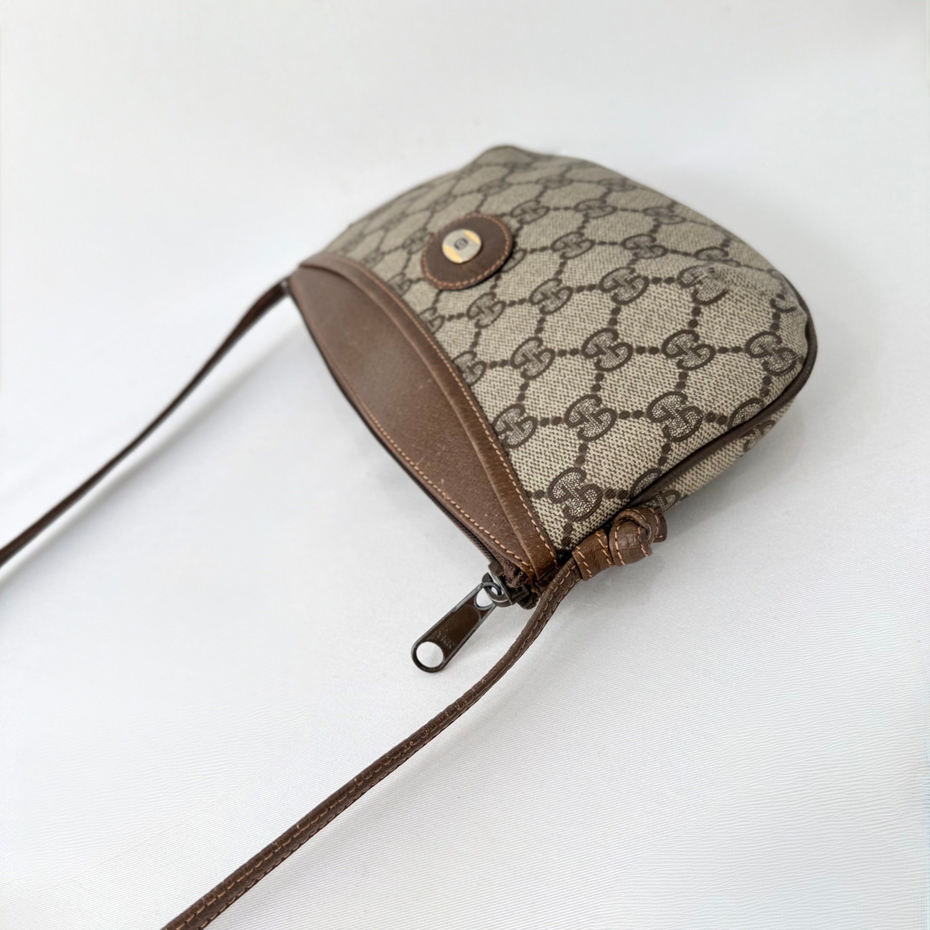 GUCCI GG Supreme Crossbody 