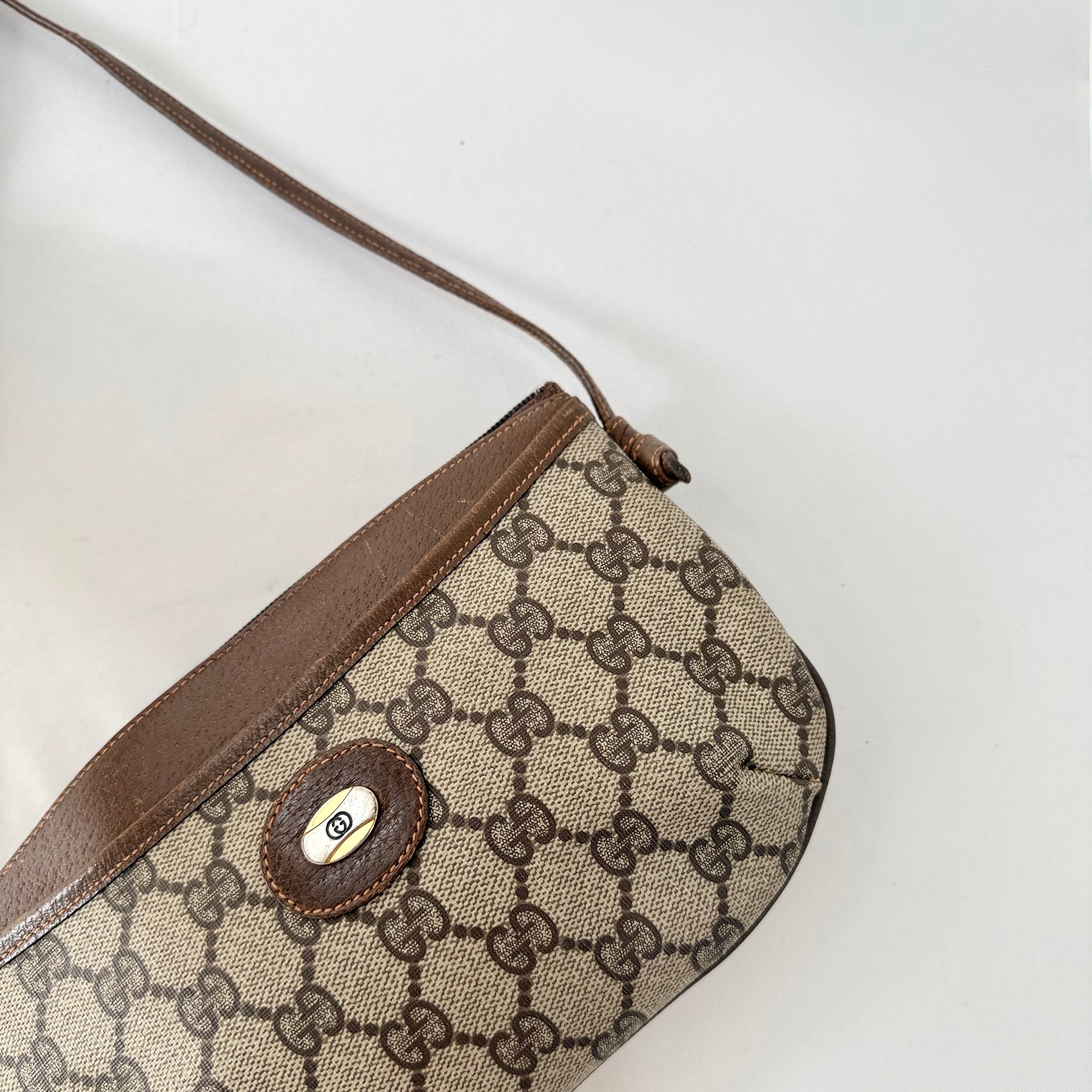 GUCCI GG Supreme Crossbody 