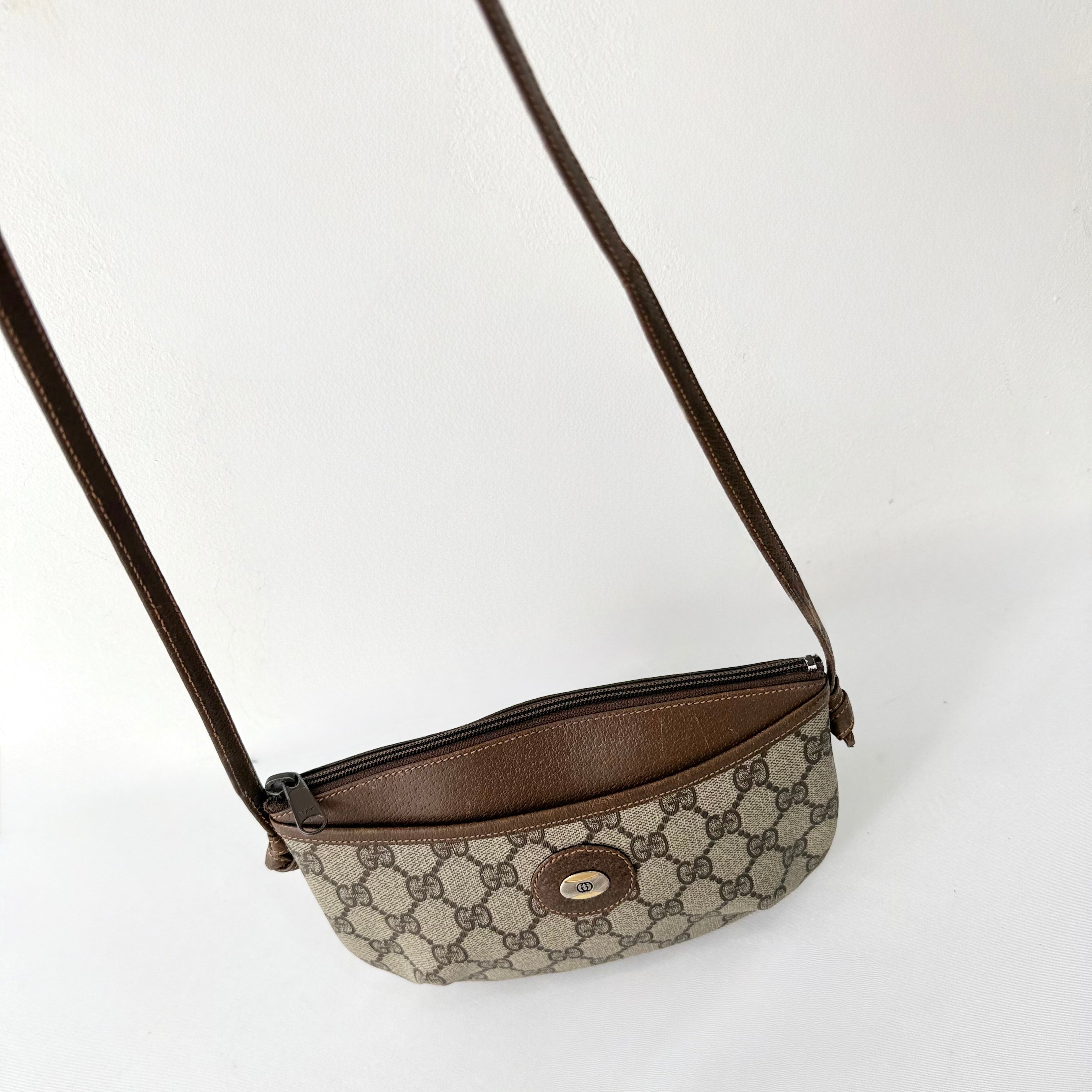 GUCCI GG Supreme Crossbody 
