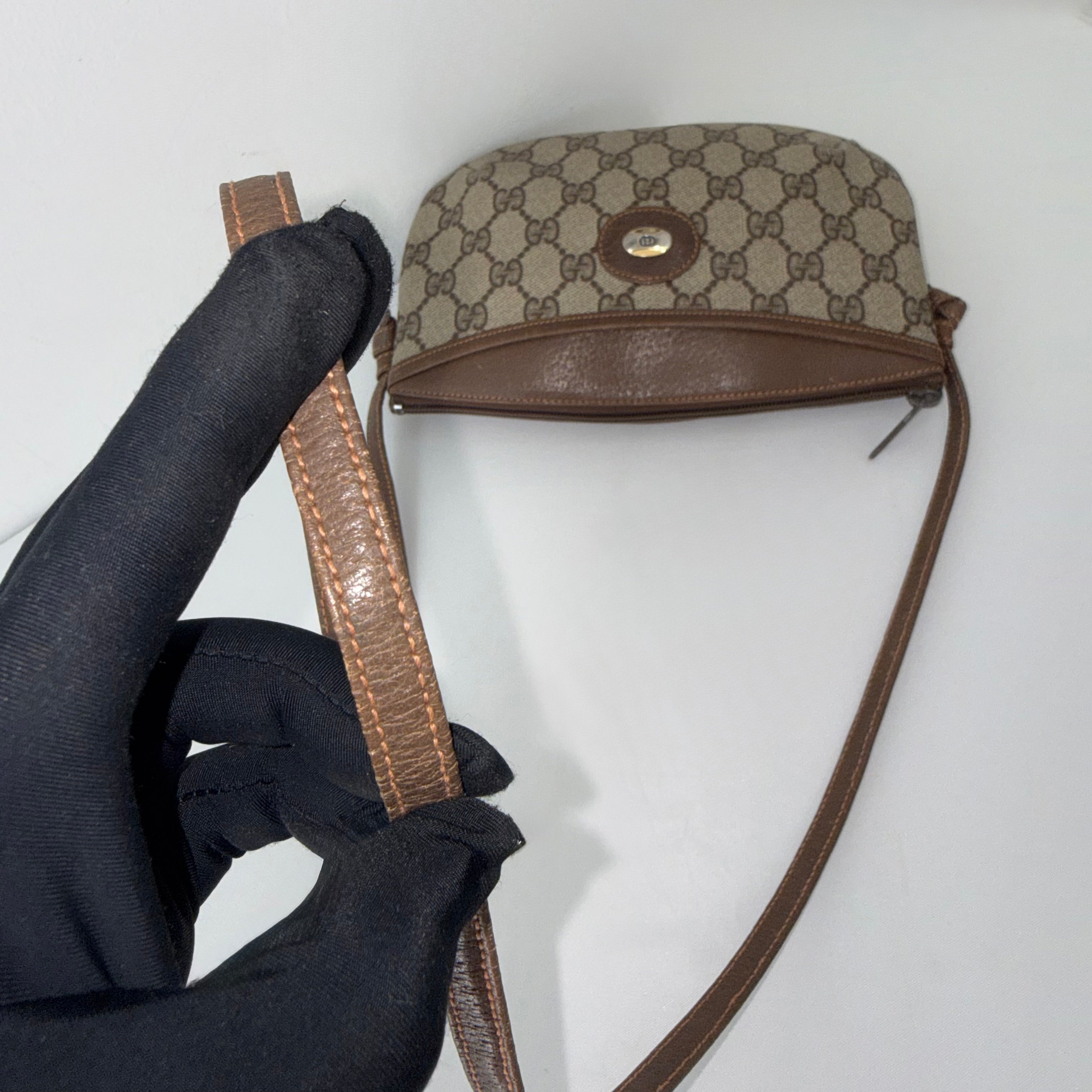 GUCCI GG Supreme Crossbody 