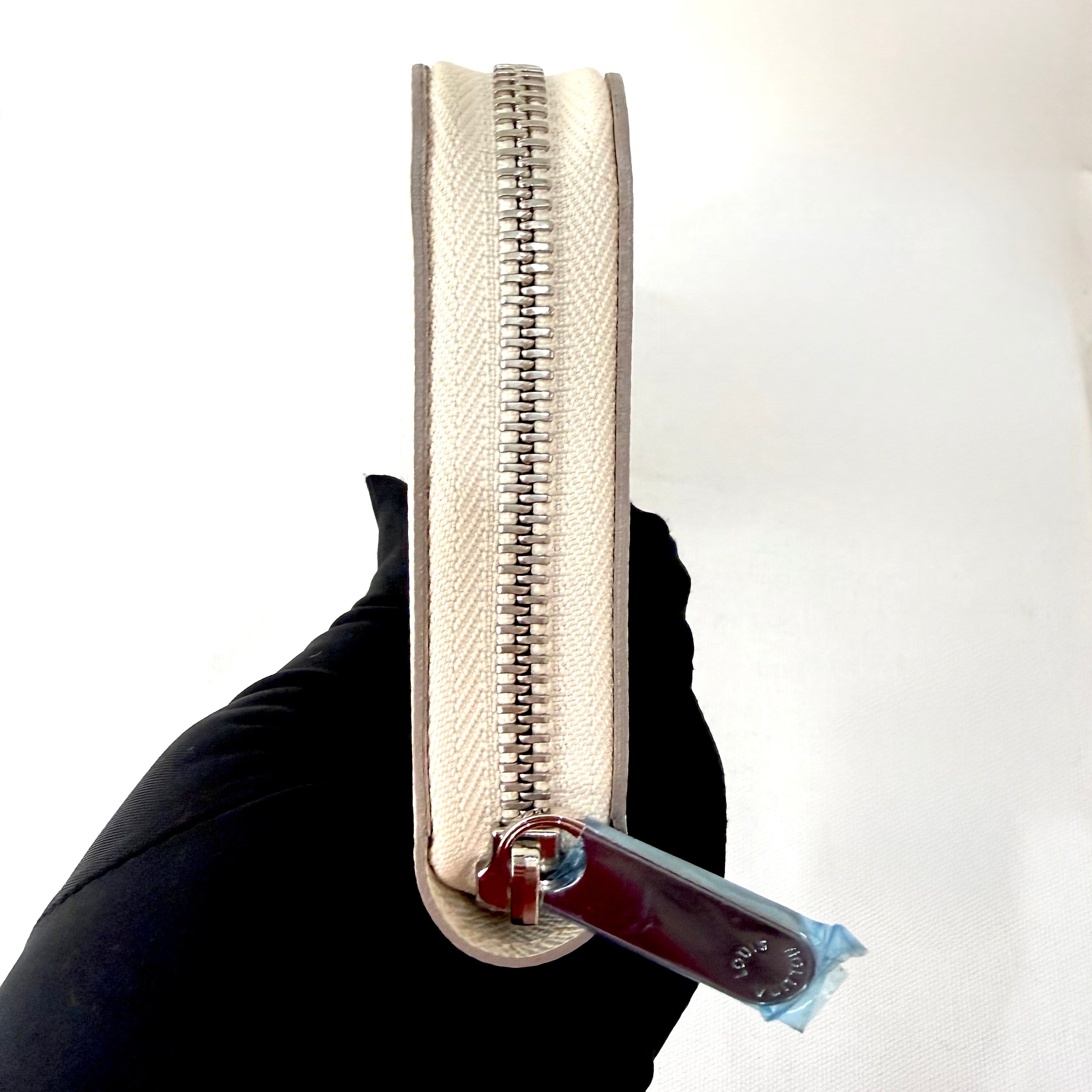 Louis Vuitton White Epi Zippy Wallet Leather