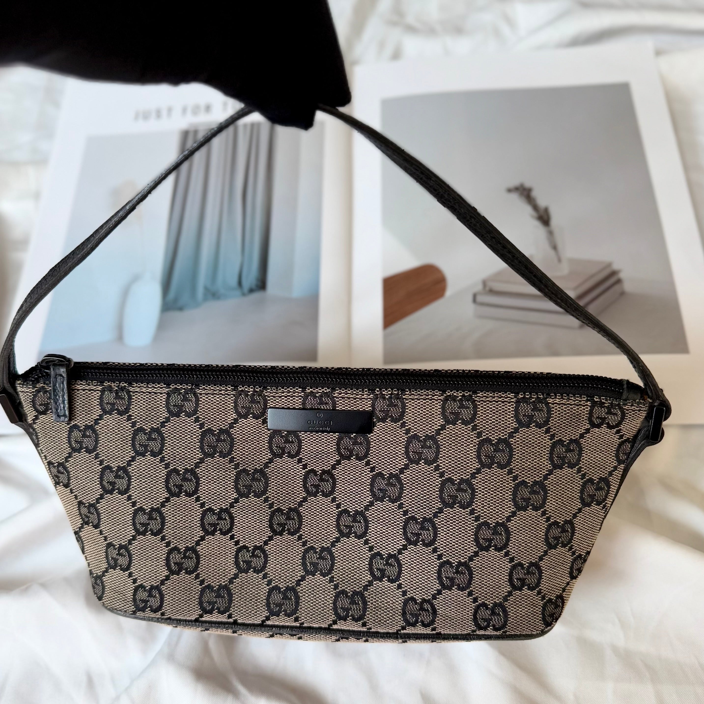 (Reserved) Gucci Vintage GG Canvas Boat Baguette Bag Black