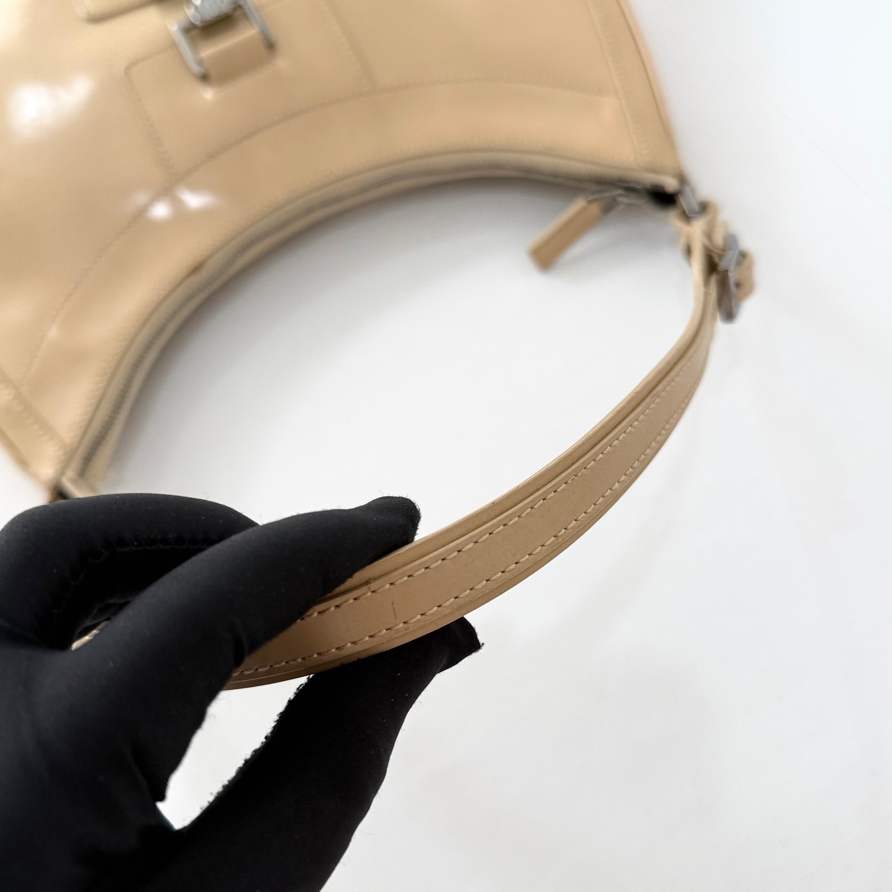 Gucci Beige Patent Leather Jackie Shoulder Bag