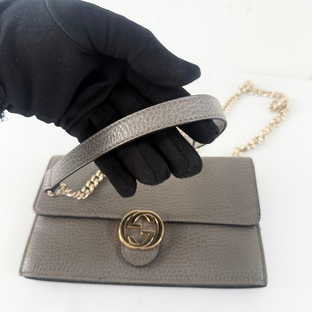 Gucci Interlocking G Wallet on Chain